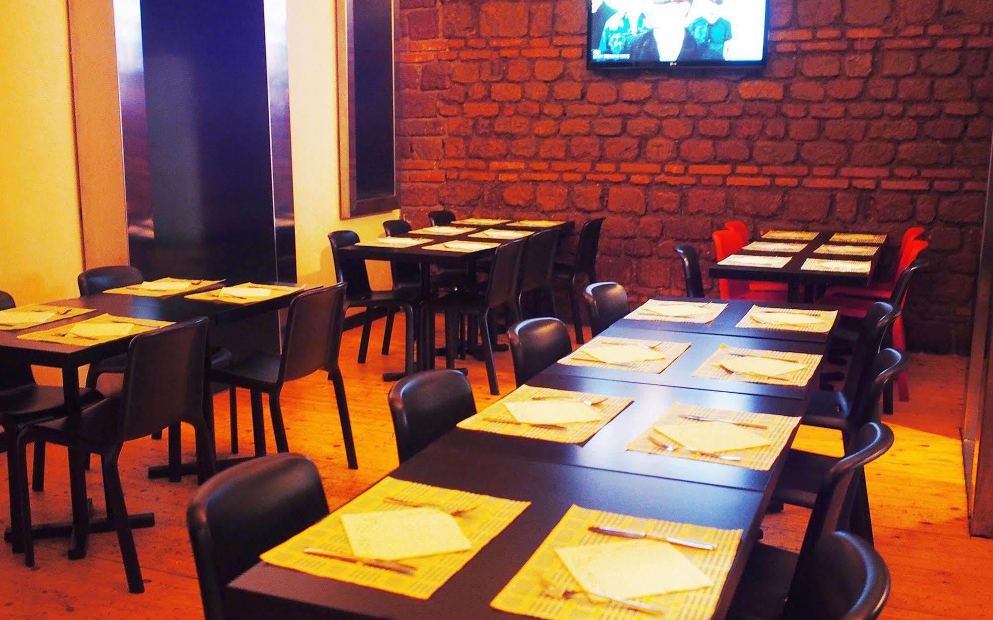 Hostel M&j Place *