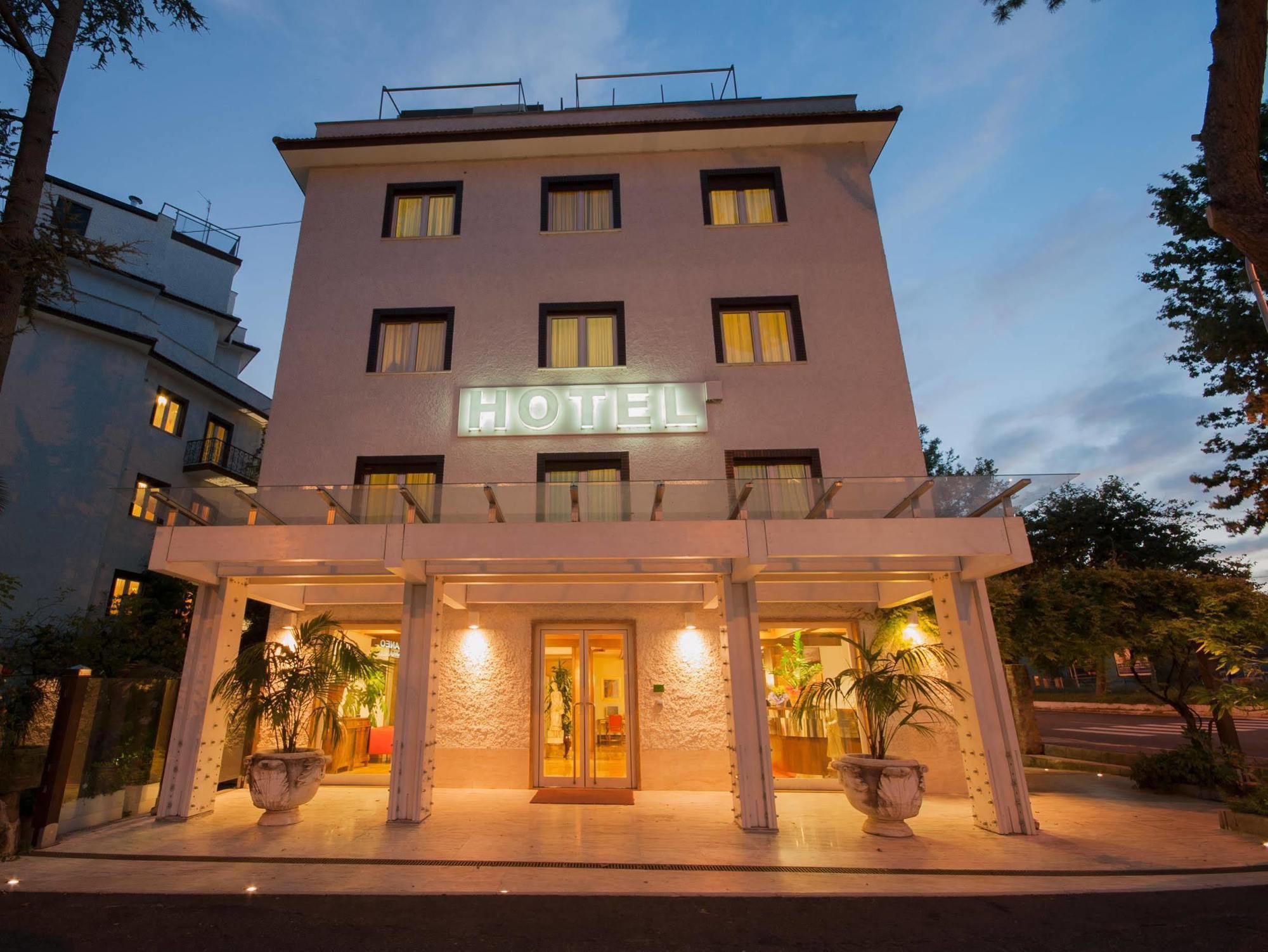 La Pergola 3* Rome