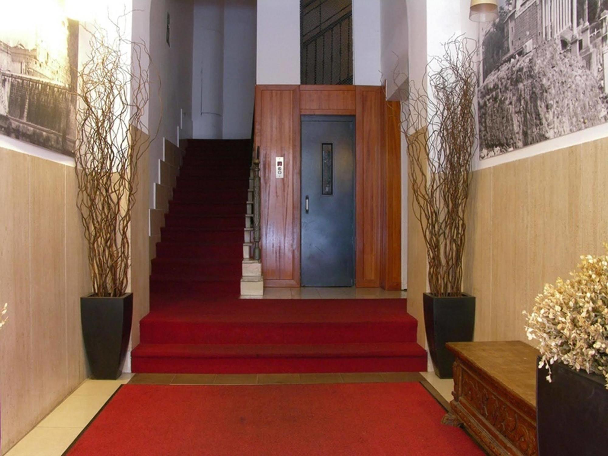 Giotto Flavia Hotel