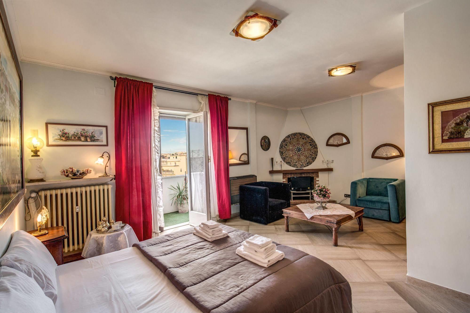 Piramide Terrace 2* Rome