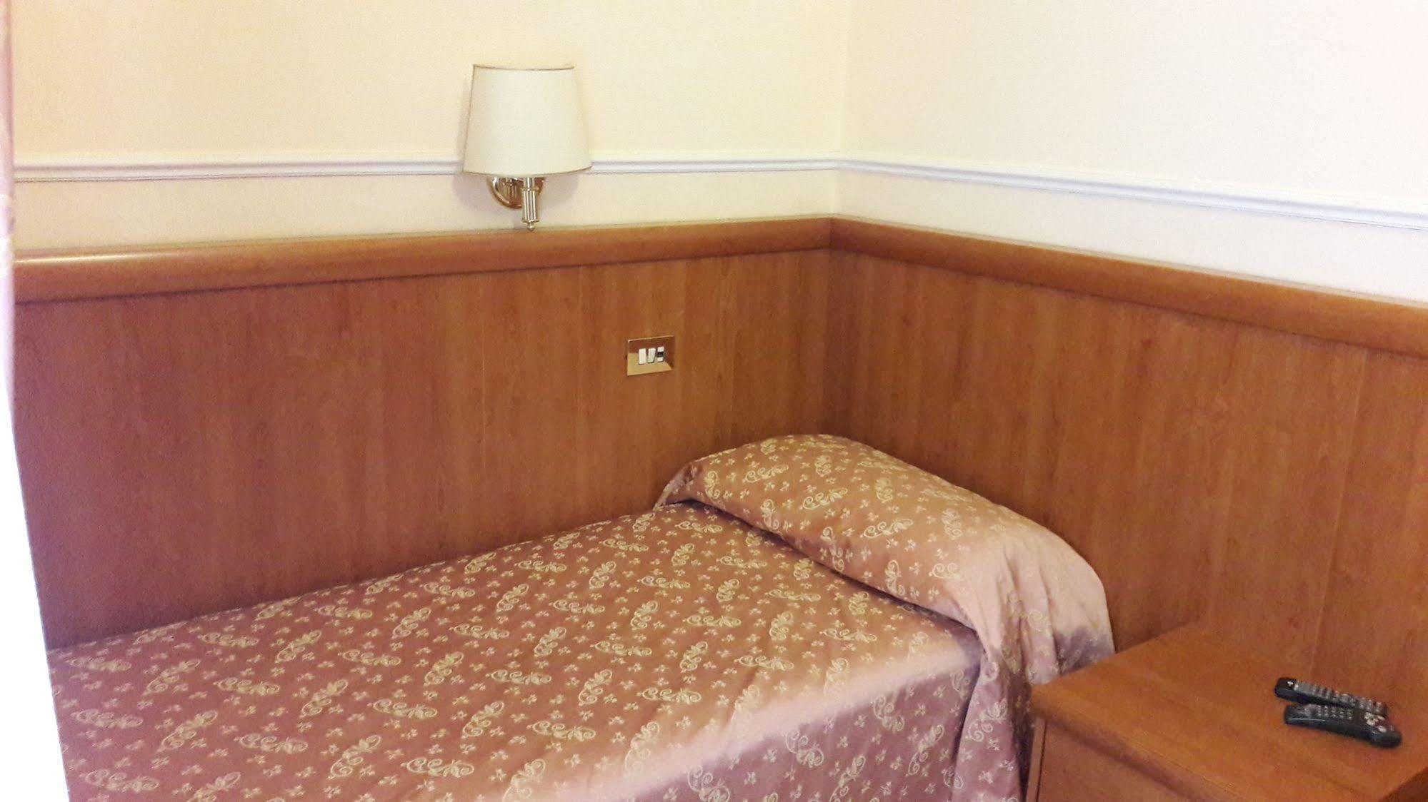 Aristotele Hotel 2*
