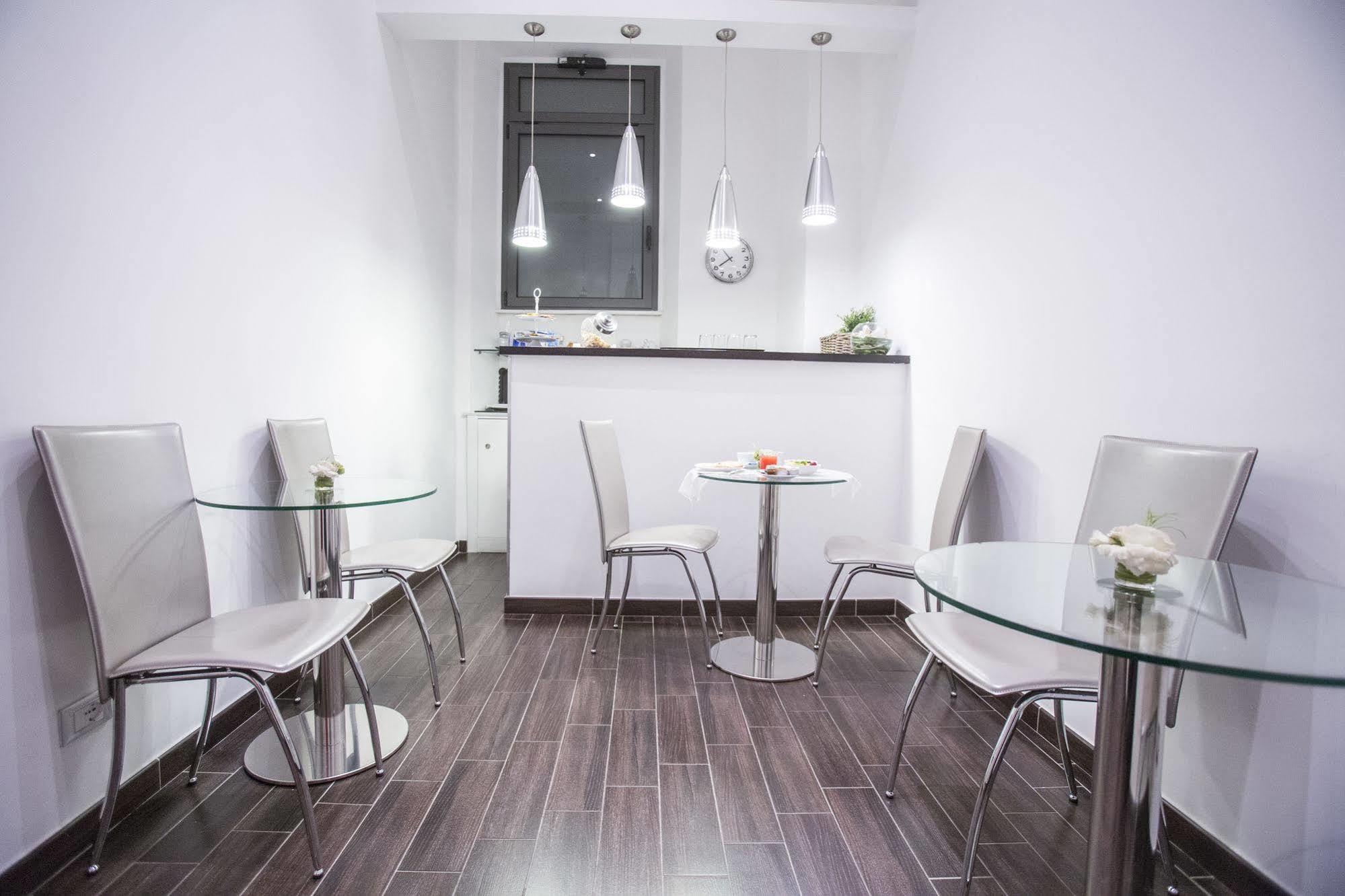 Acomodação com café da manhã  Bbqueen 3*