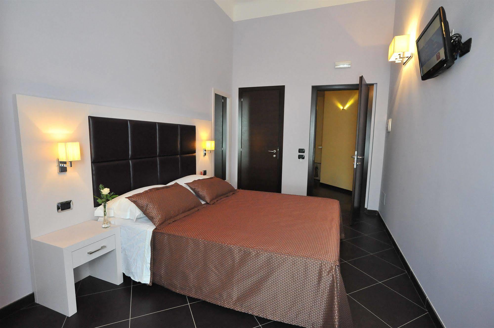 Cenci Fontana Di Trevi Guest house 2*