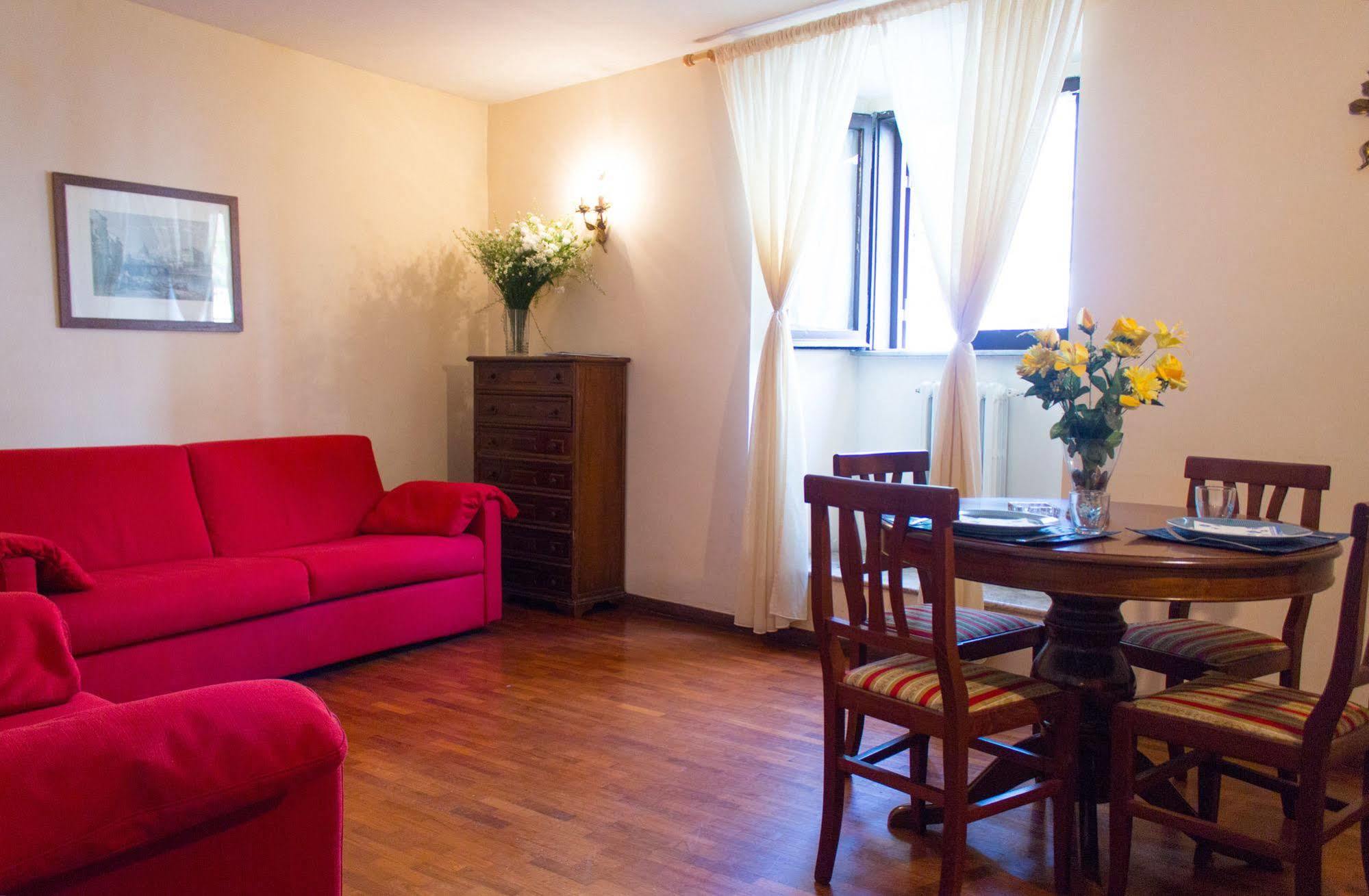 C And C Navona Apartment