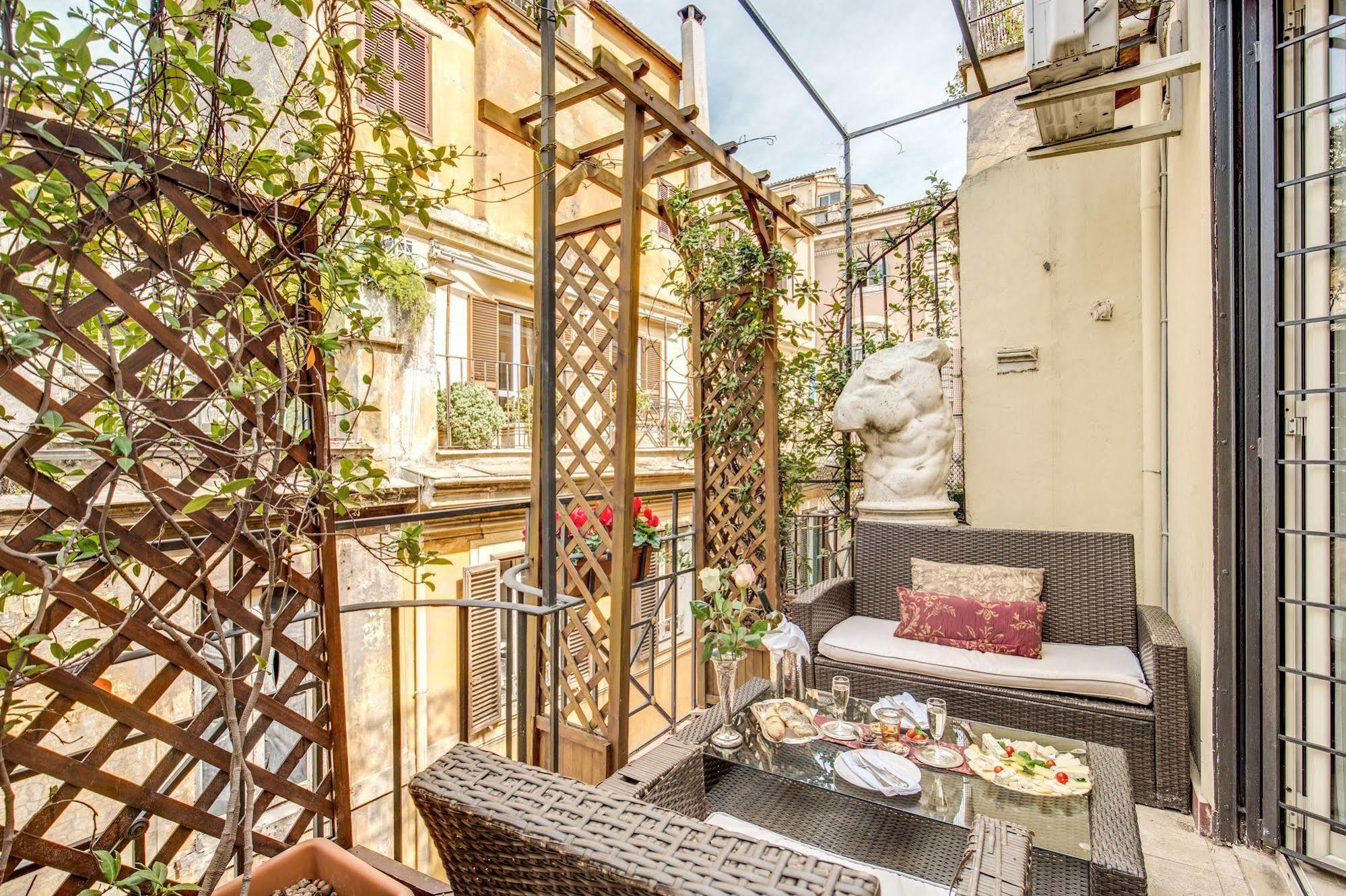 Couette-café Pantheonview - Luxury 2*