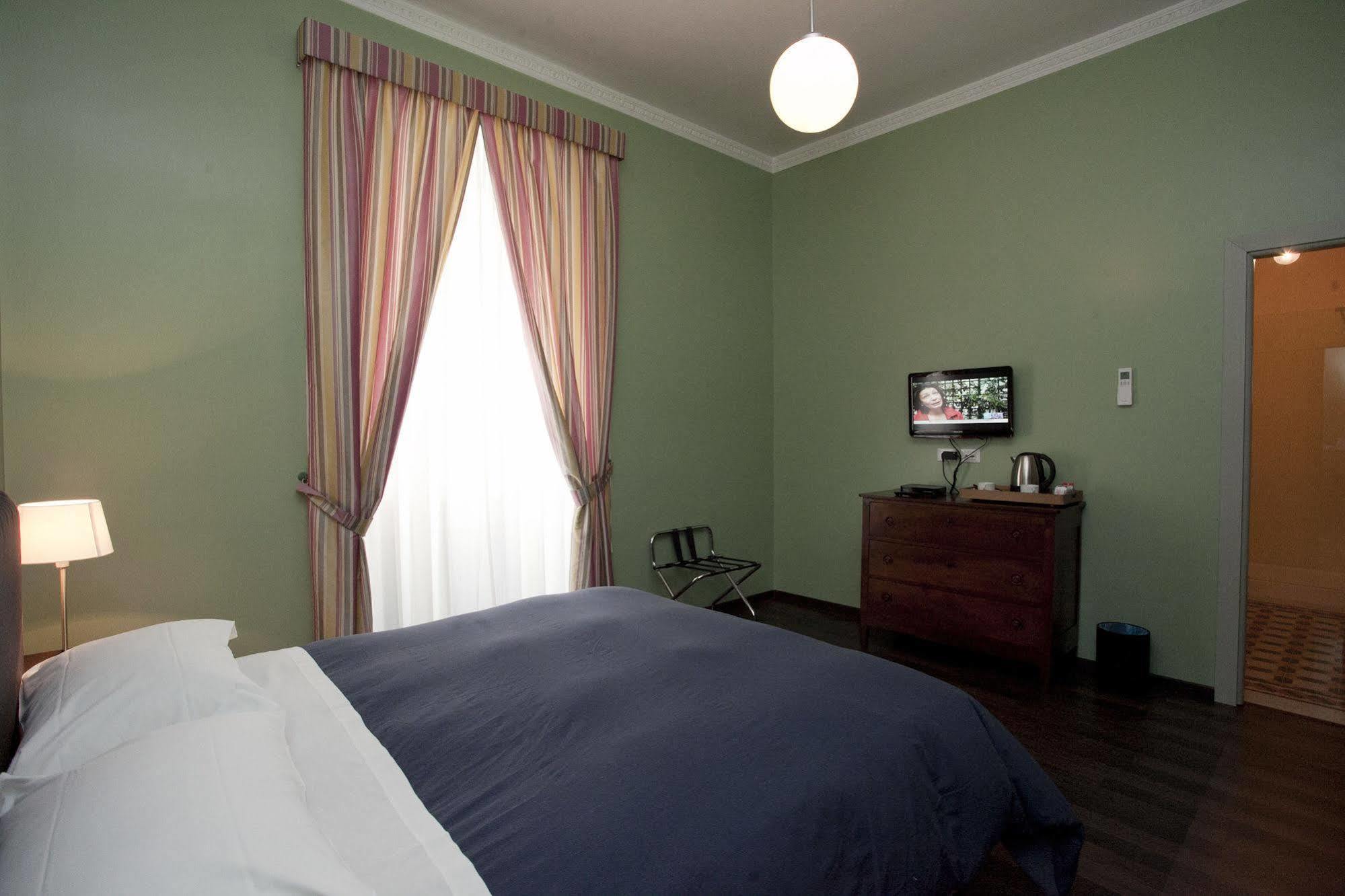 Santi Quattro Al Colosseo Bed & Breakfast 2*