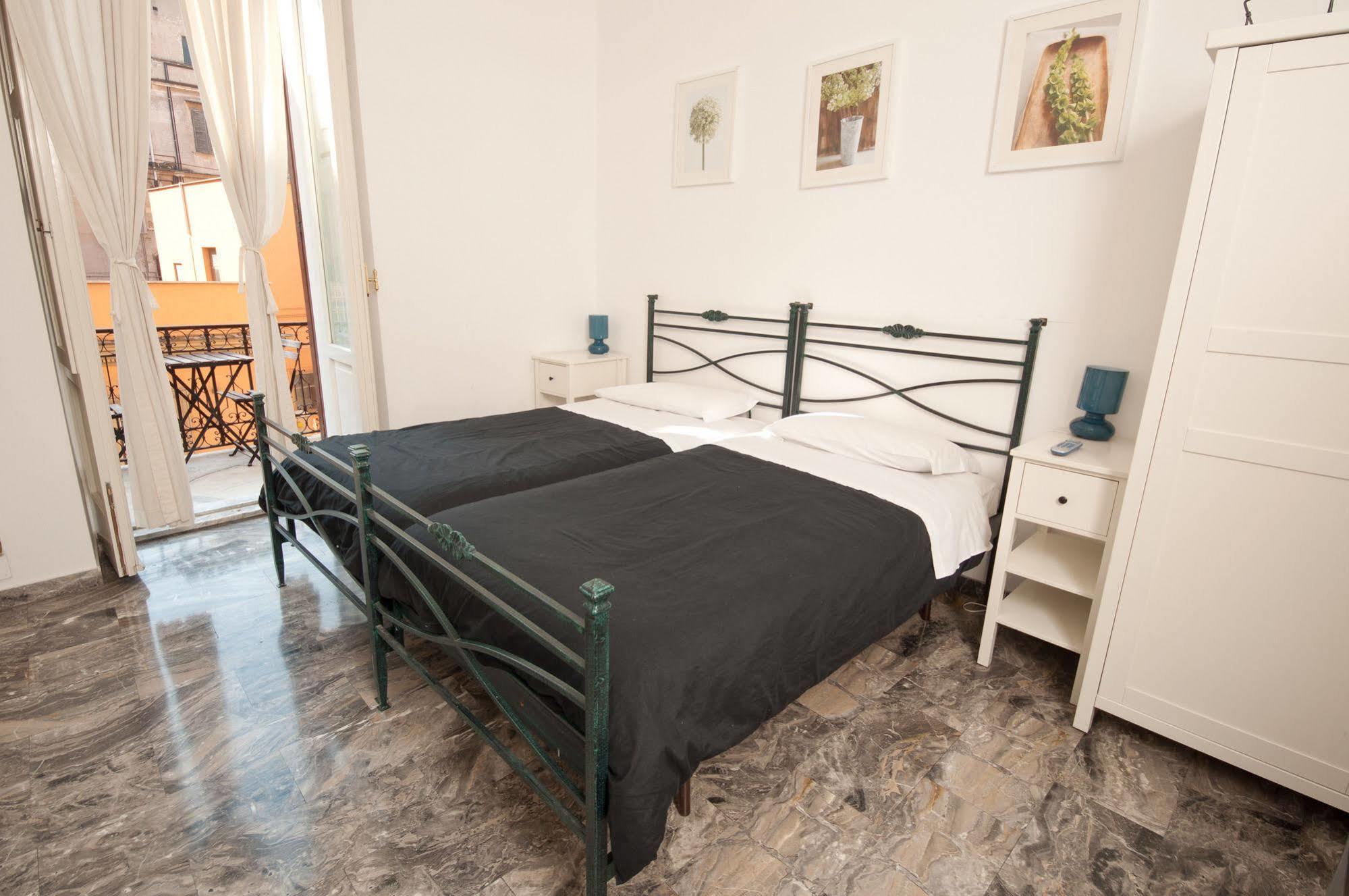 Bed & Breakfast Santi Quattro Al Colosseo 2*
