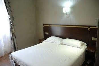 Drago D'oro - Accross From Metro Vittorio Emanuele Bed & Breakfast Rome