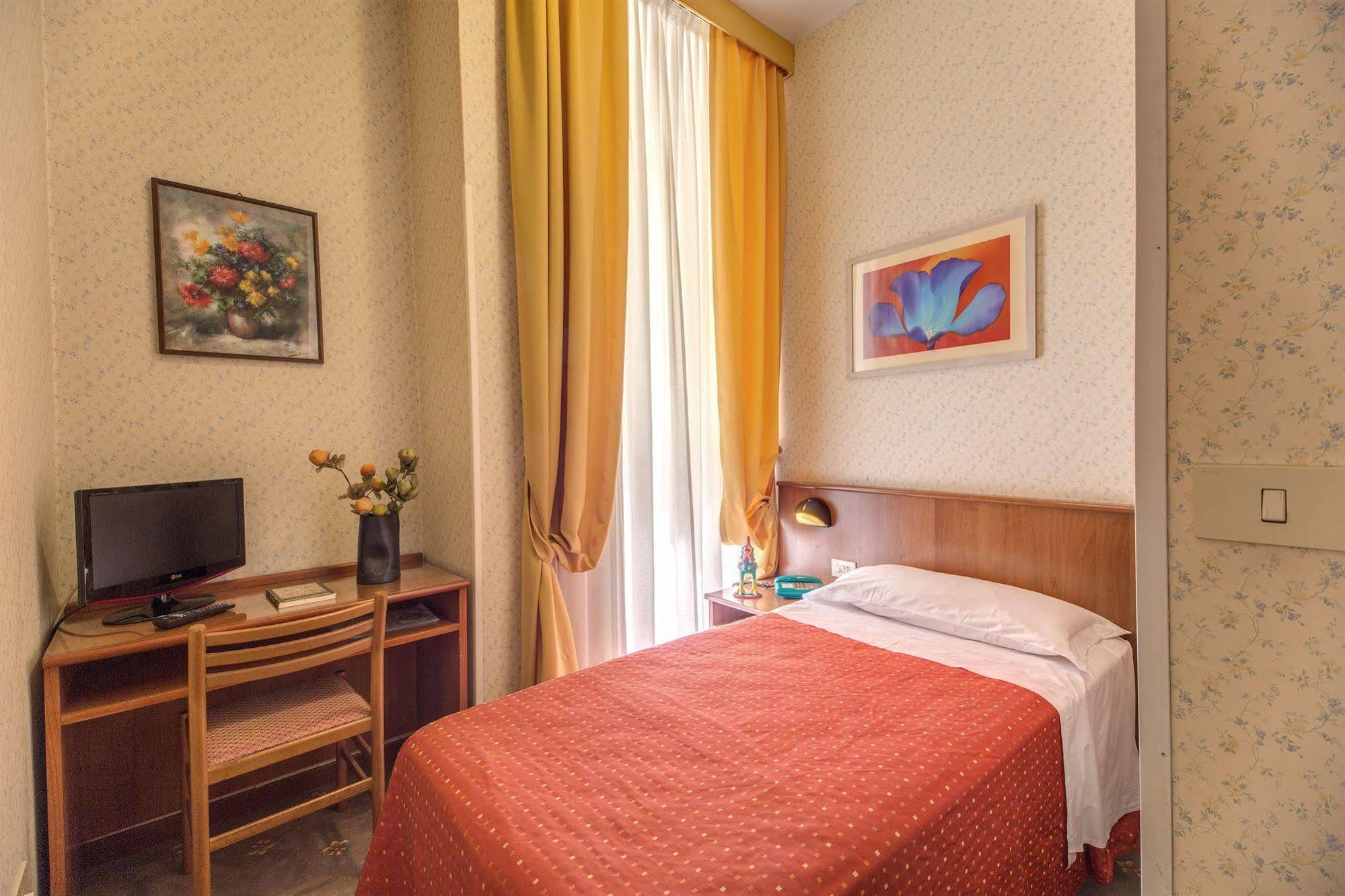 Corona Hotel