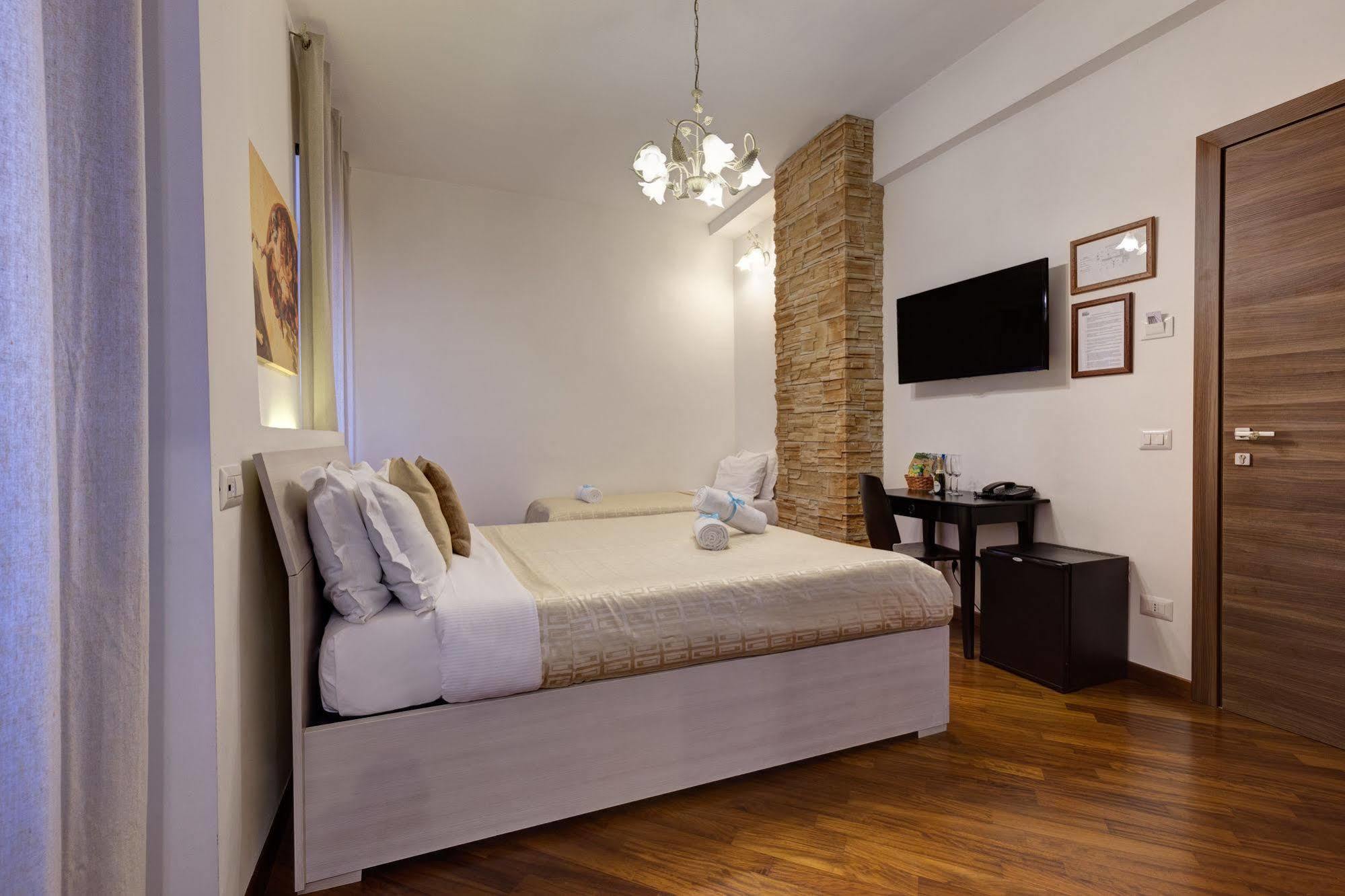 Little Rhome 2* Rome