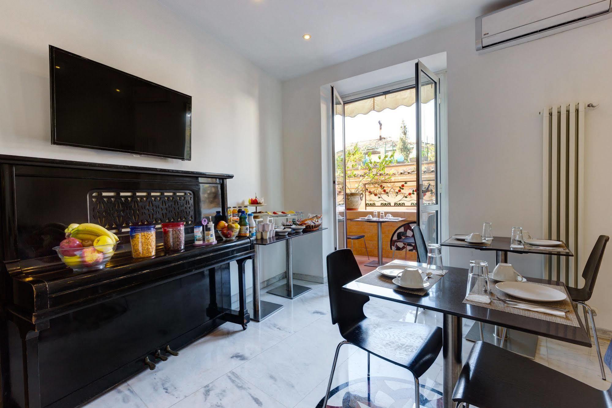 Little Rhome Bed & Breakfast 2*