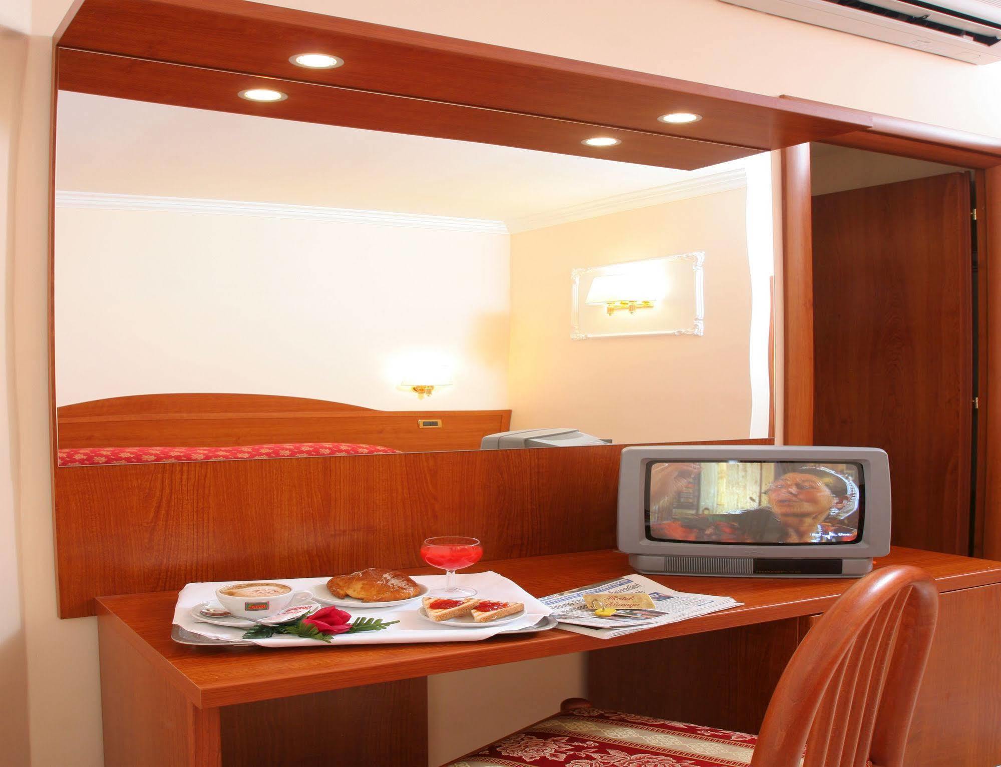 Chicago 2* Rome