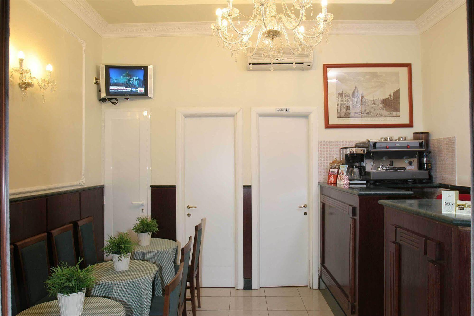 Chicago Hotel 2*