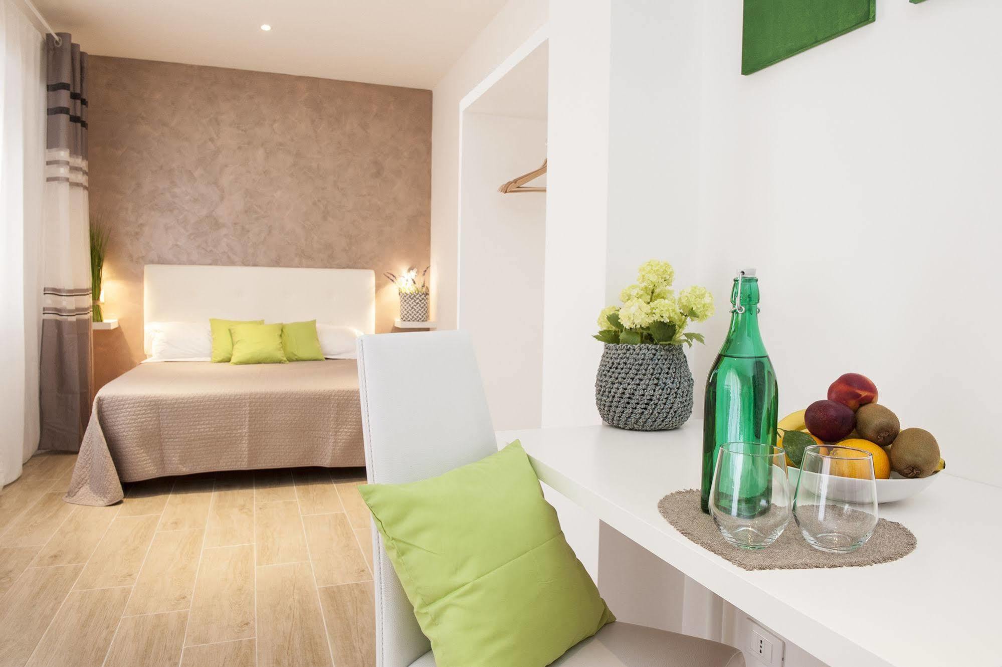 Bed & Breakfast Domus Casaletto 2*