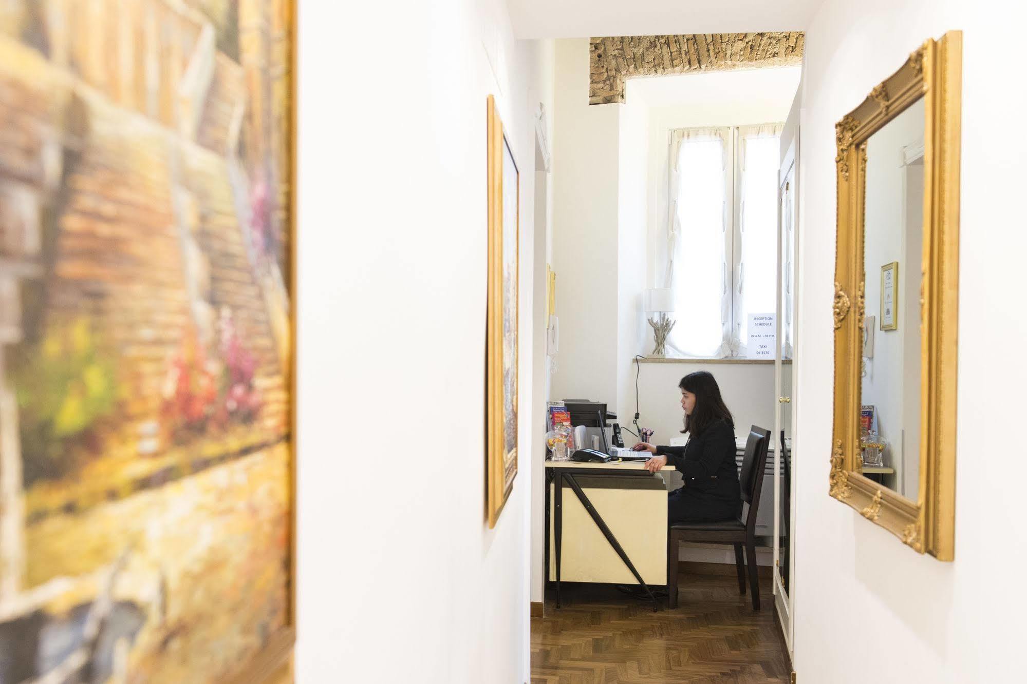 Domus Trevi Bed & Breakfast Rome