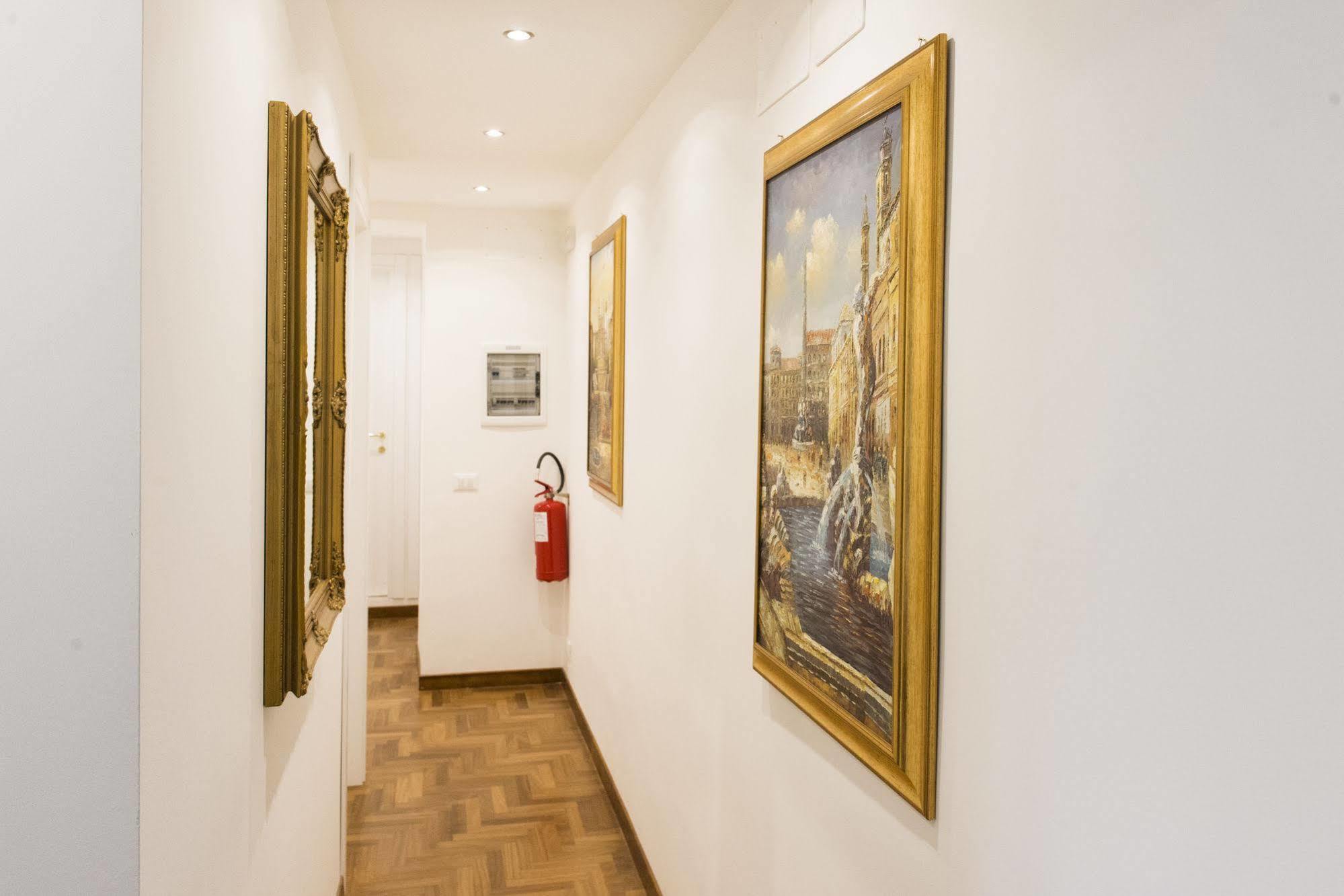 Domus Trevi Bed & Breakfast