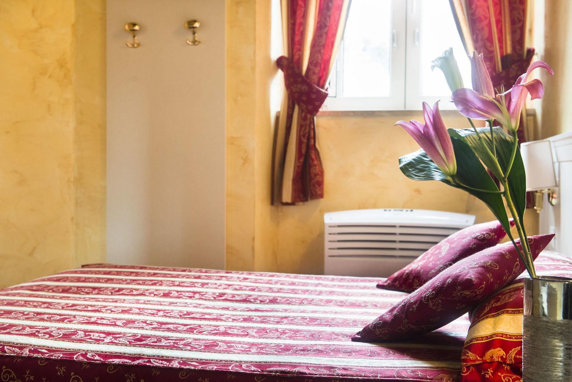 Domus Trevi Bed & Breakfast Rome
