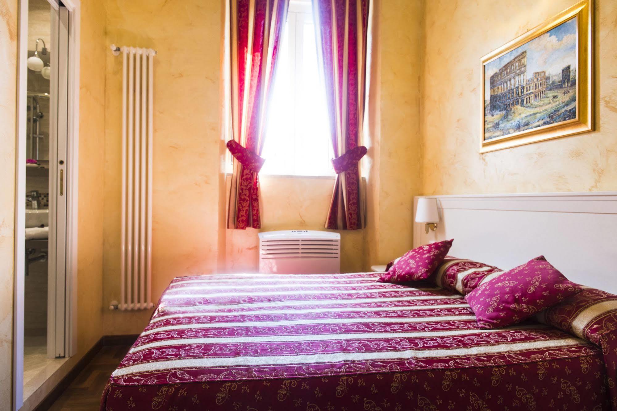 Domus Trevi Bed & Breakfast 3*