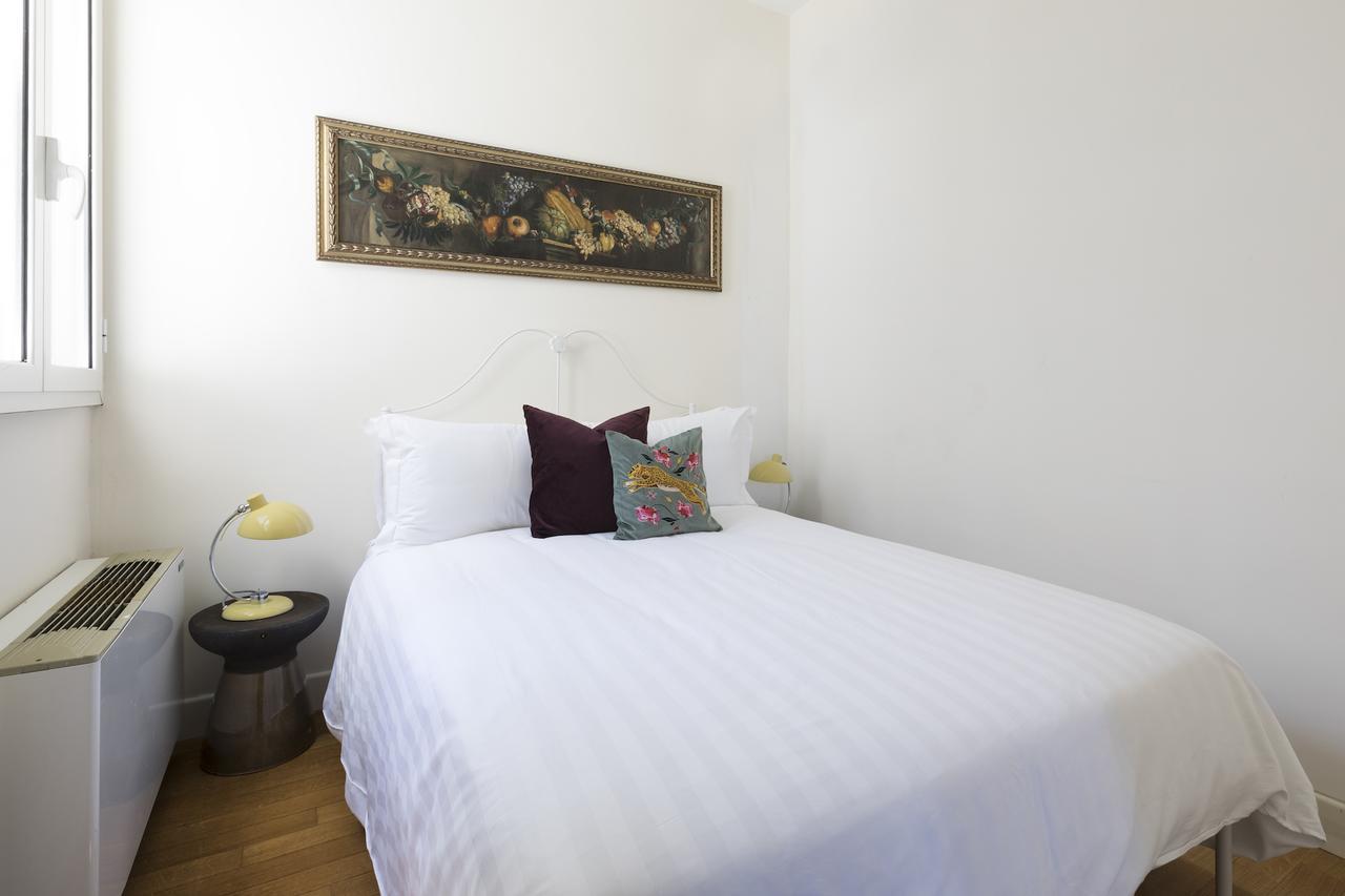 Six-bedroom On Lungotevere Degli Altoviti Apt 19 Rome