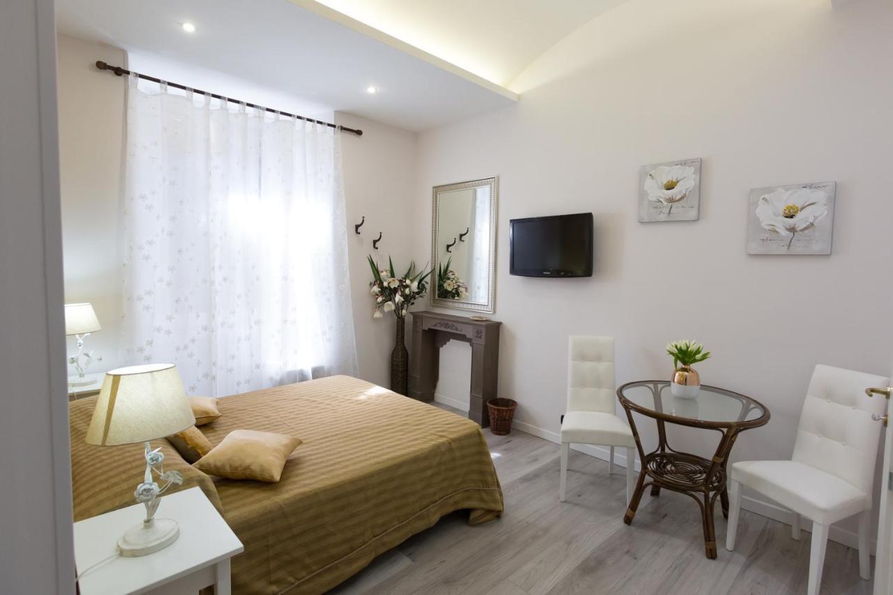 La Finestra Di Fronte Bed & Breakfast