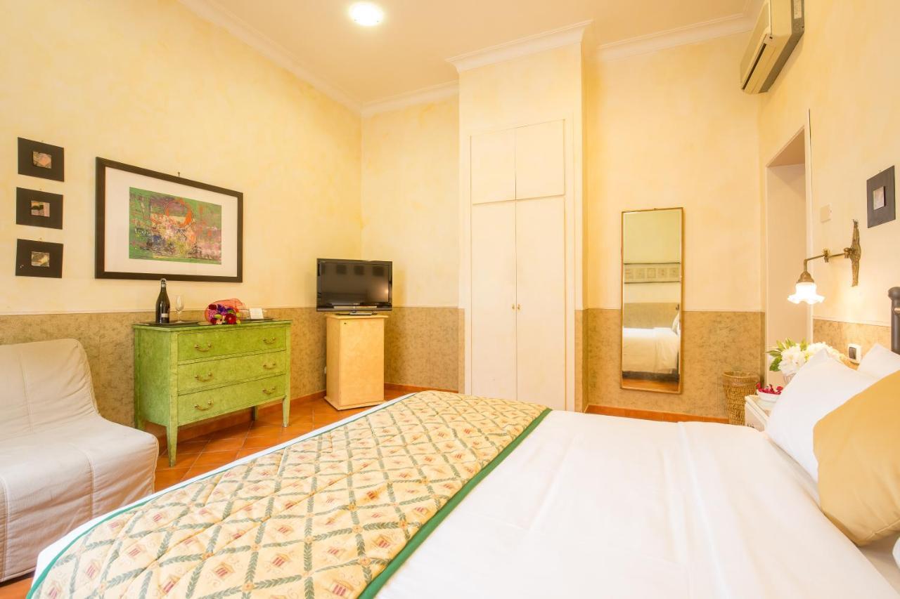 Caesar House Residenze Romane Bed & Breakfast 3*