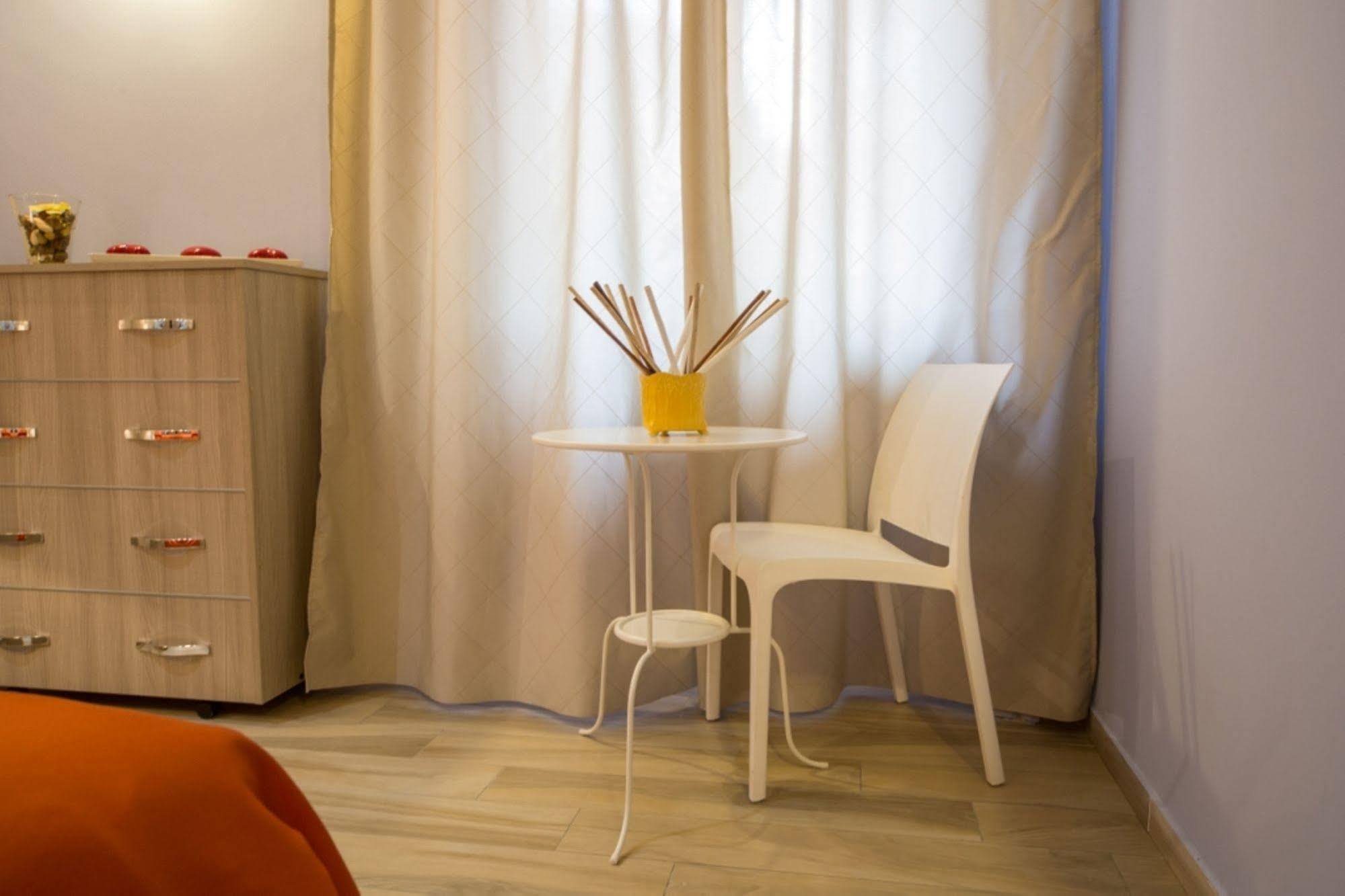 Mikale Couette-café