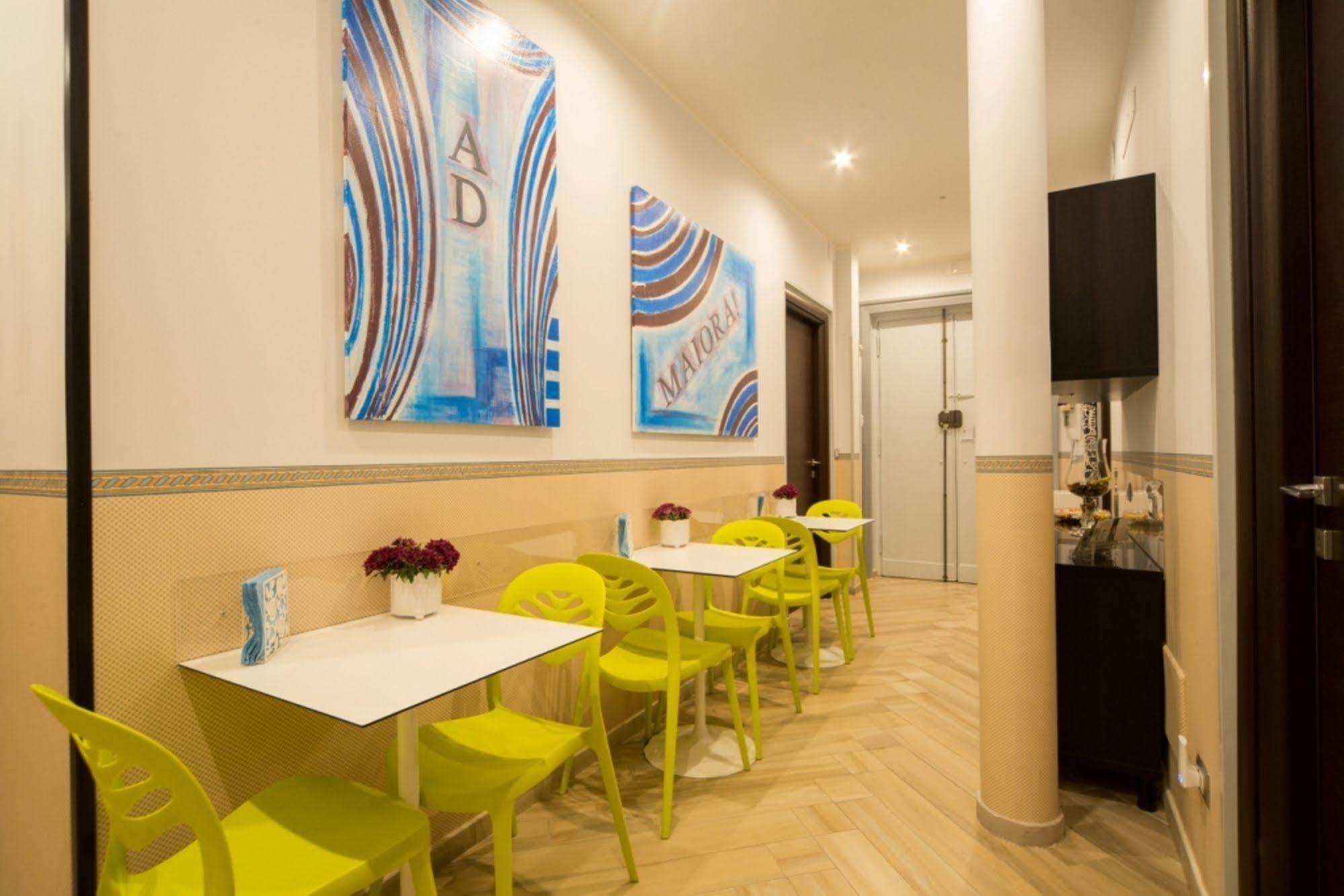Mikale Couette-café 2*