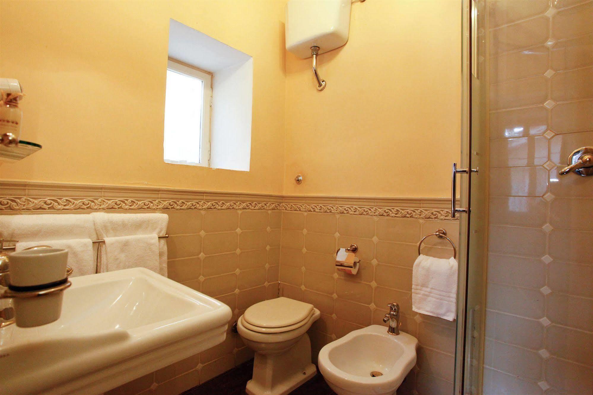 Affittacamere Casa De Fiori 2*
