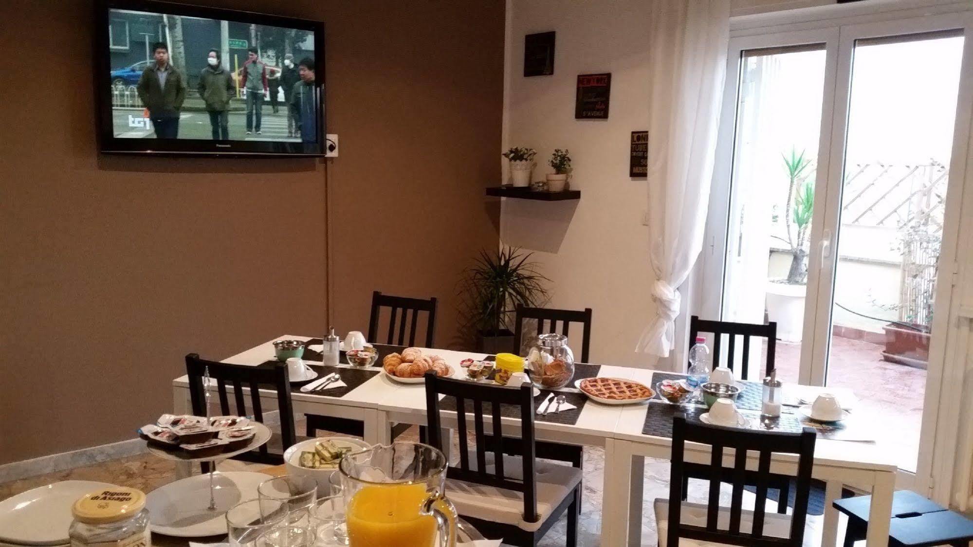 Atticoromantica Acomodação com café da manhã  2*