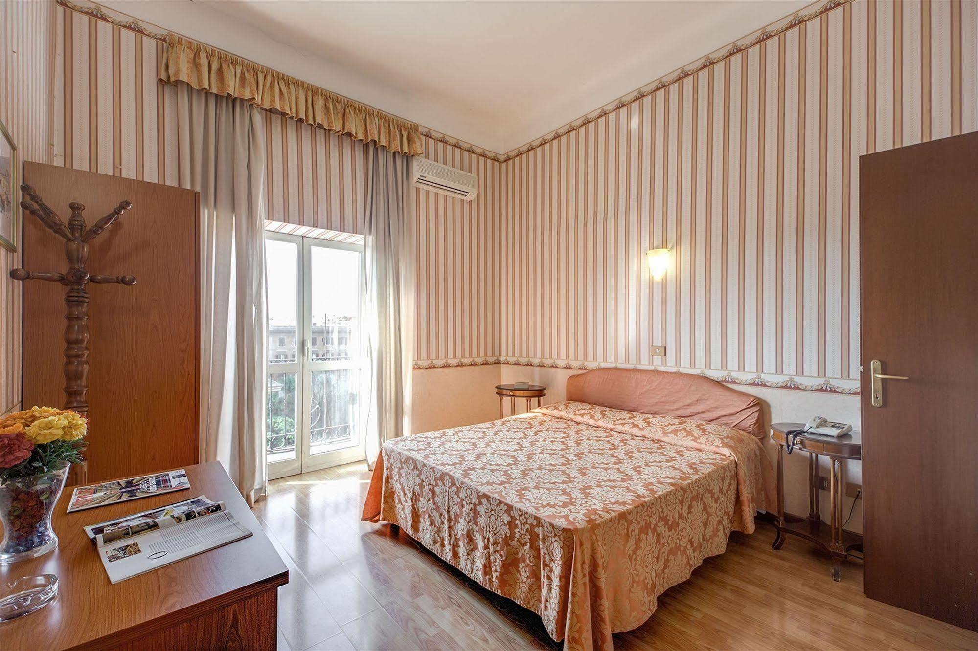 Aquarium Hotel 2*