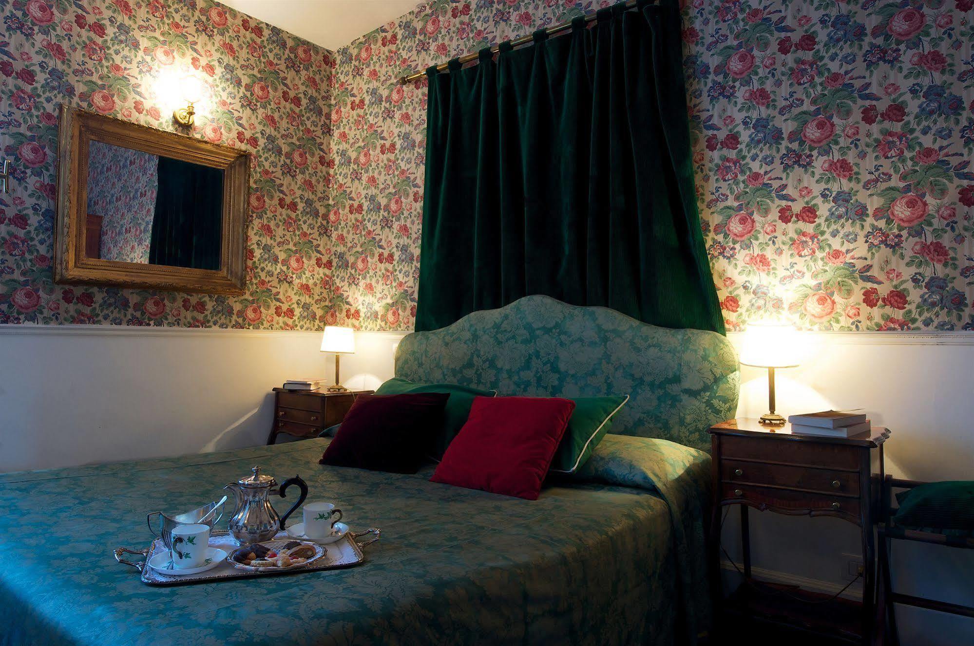 Arco Dei Tolomei Bed & Breakfast Rome
