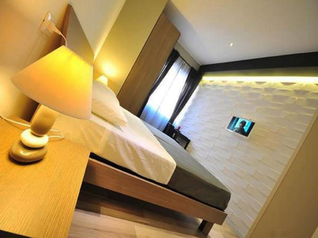 Living 2* Rome
