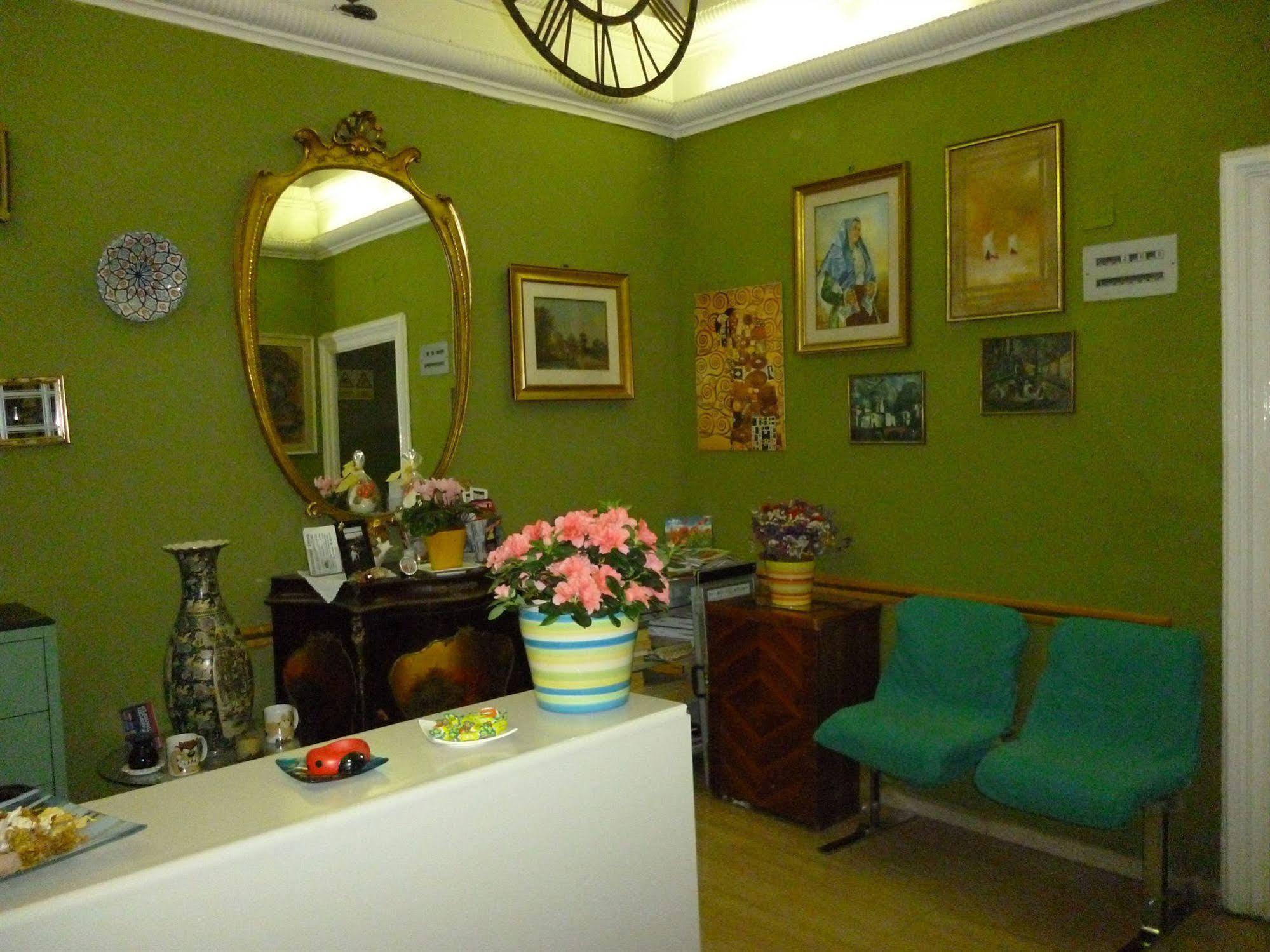 Hotel Giamaica For Girls & Ladies Only