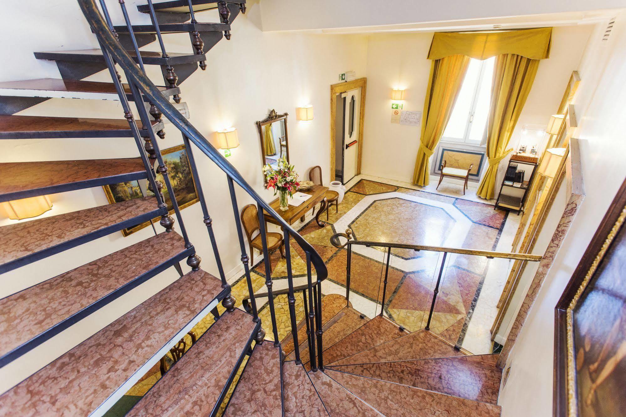 Borghese Contemporary Hotel 4*