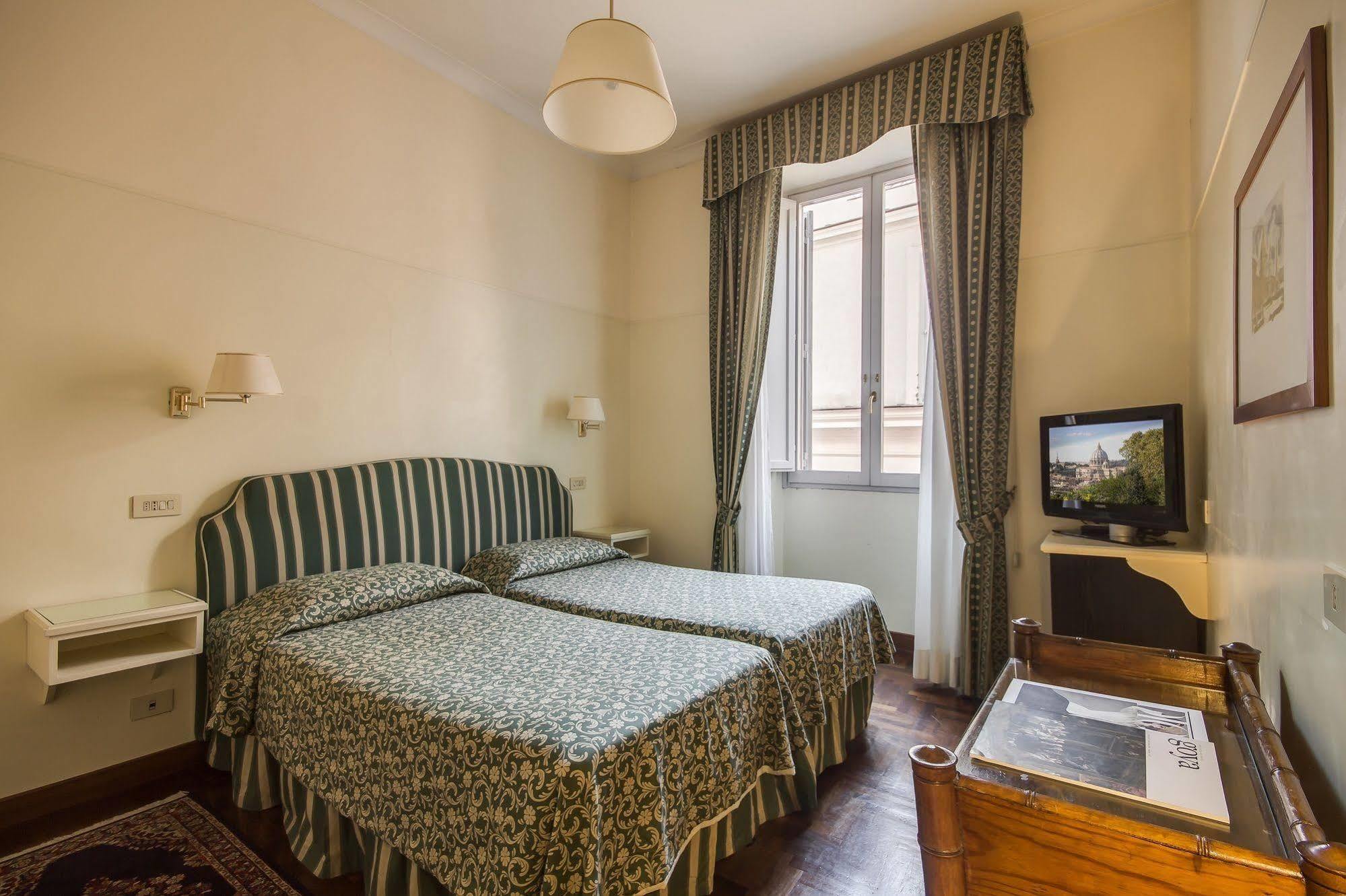Hotel Borghese Contemporary 4*