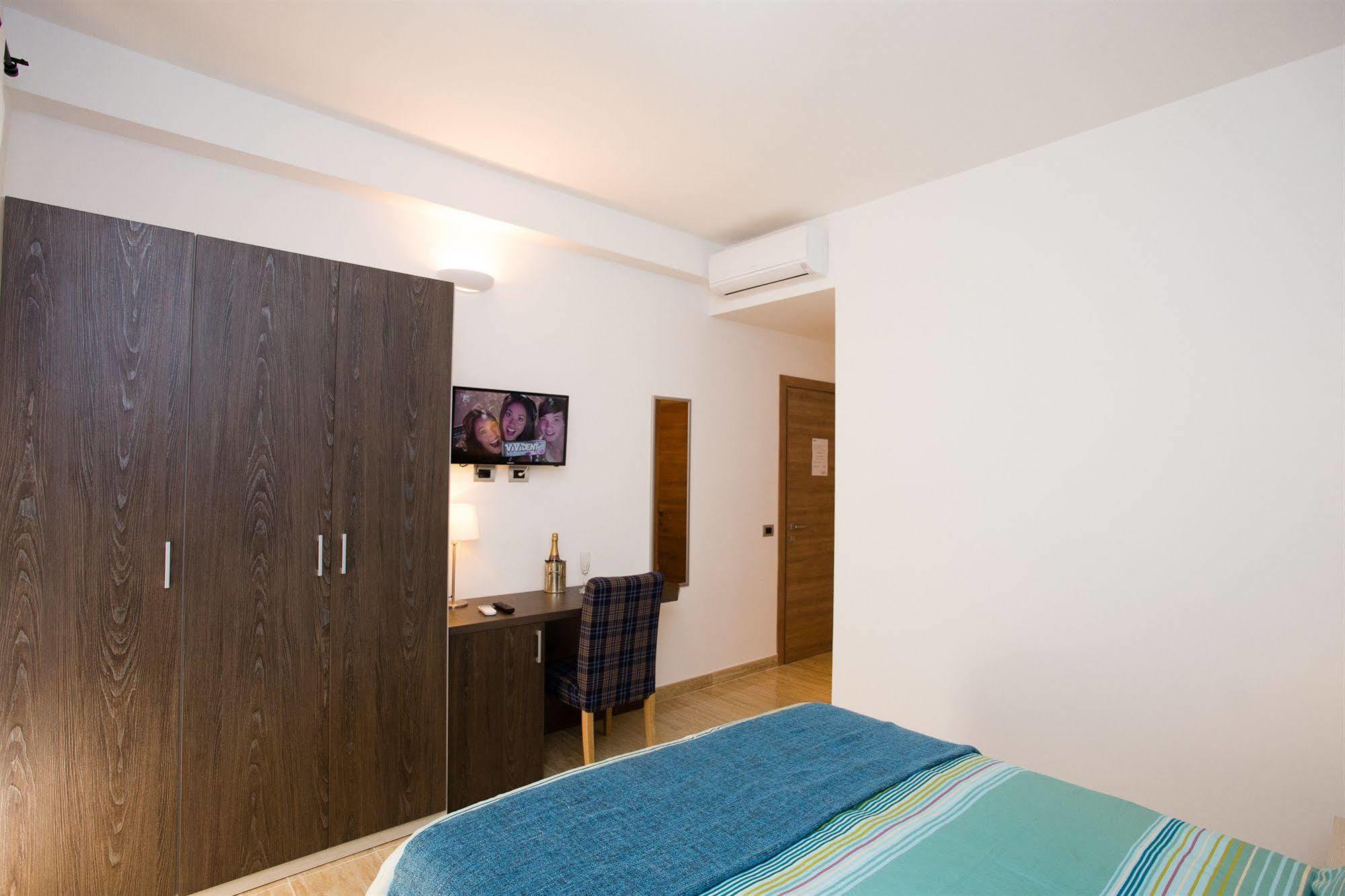 Trastevere's Friends Couette-café 3*