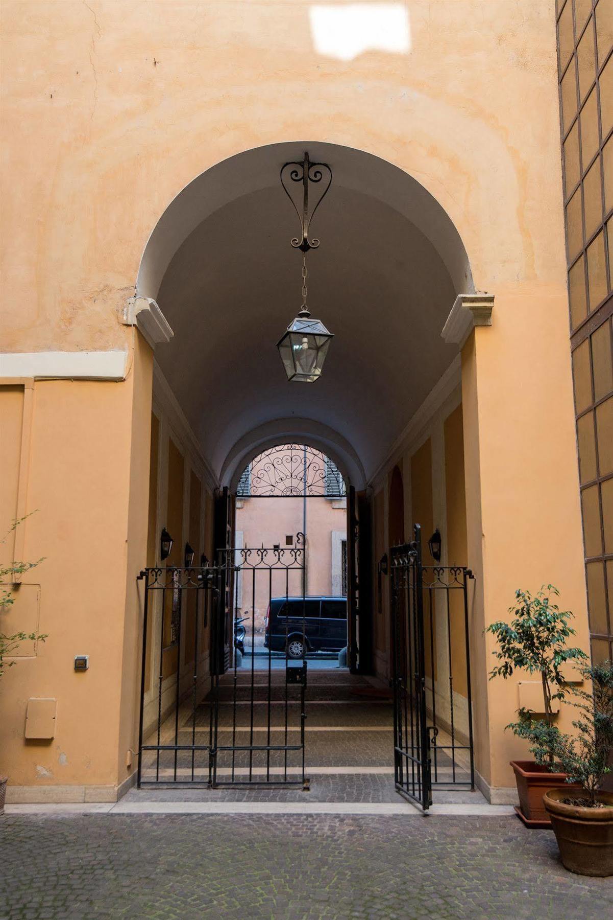 Guest house Assunta Domus 2*