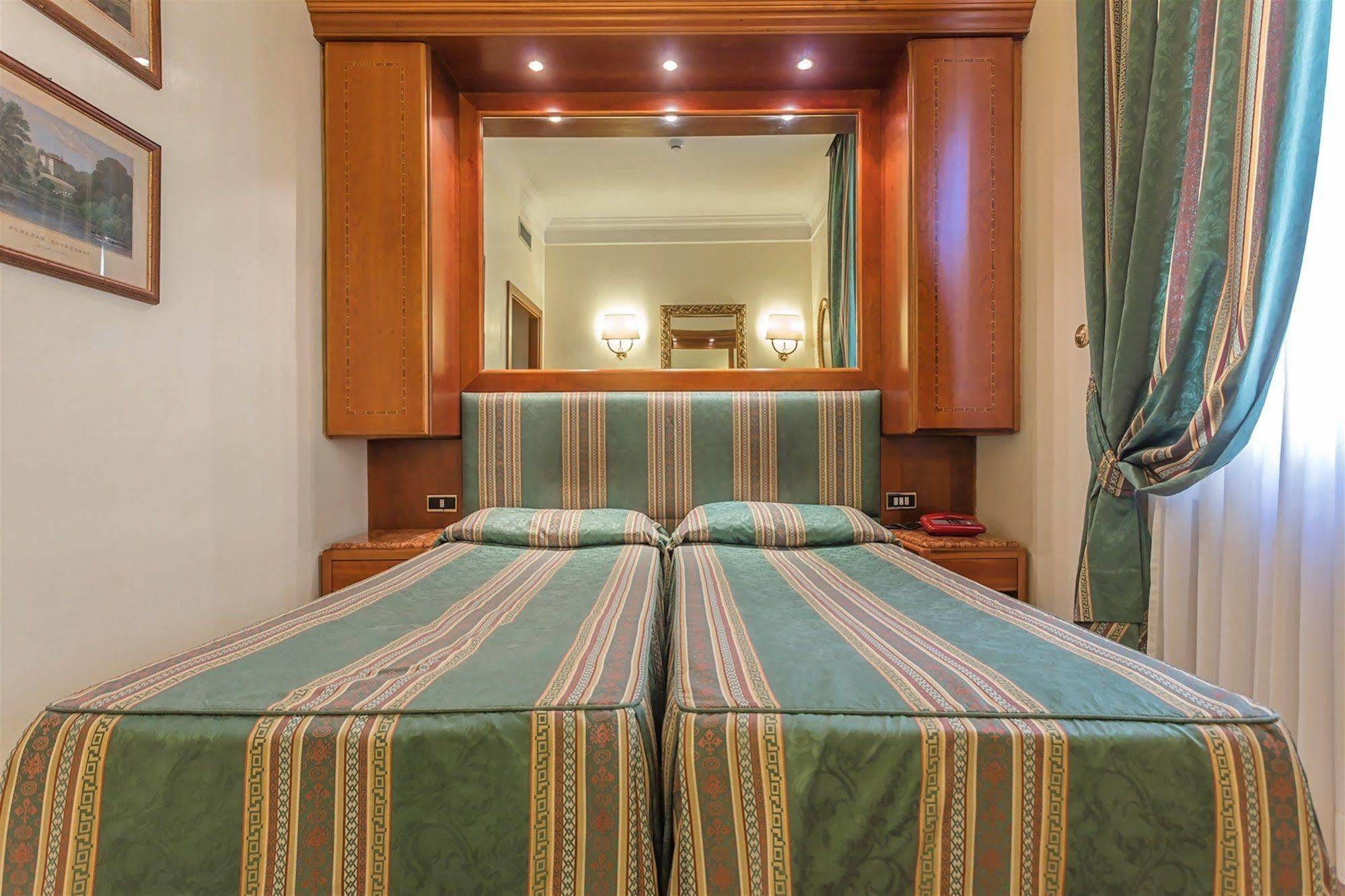 Raeli Lux Hotel