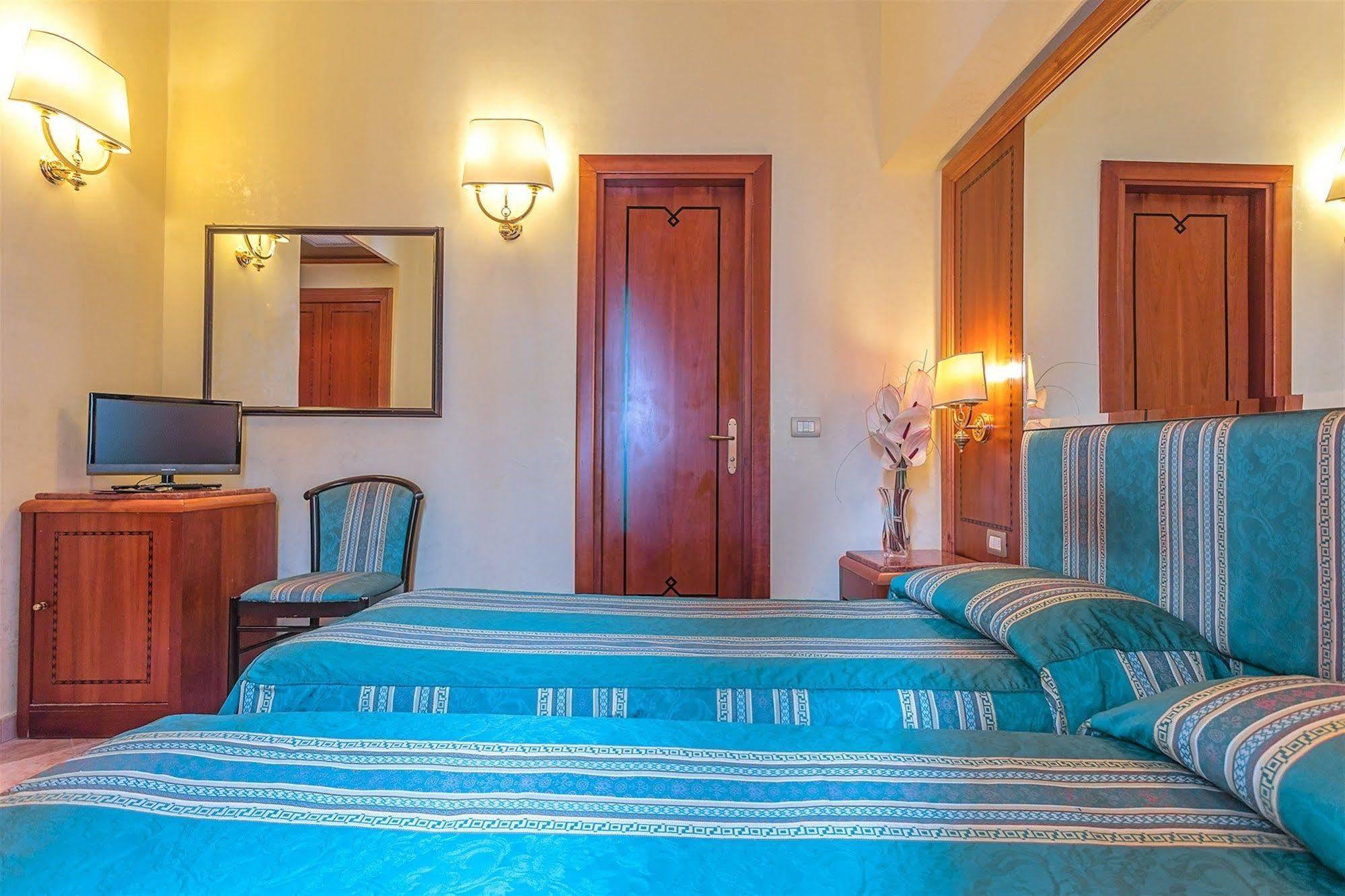 Raeli Lux Hotel 4*