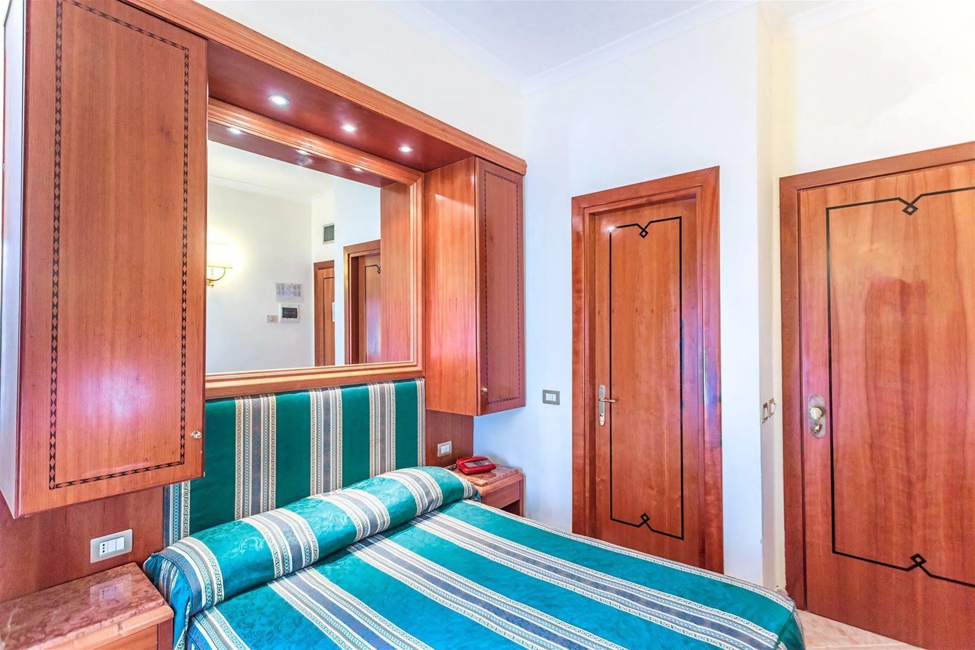 Raeli Lux 4*
