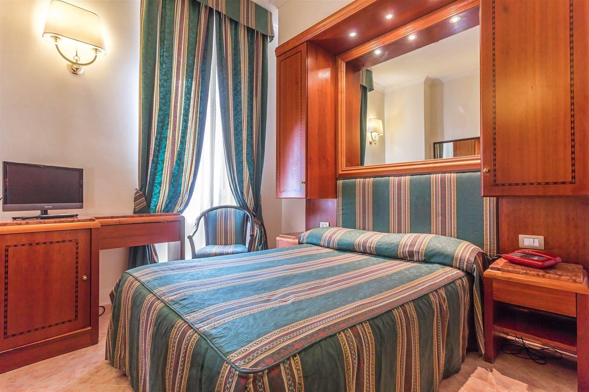 Hotel Raeli Lux