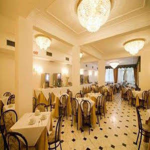 Hotel Raeli Lux