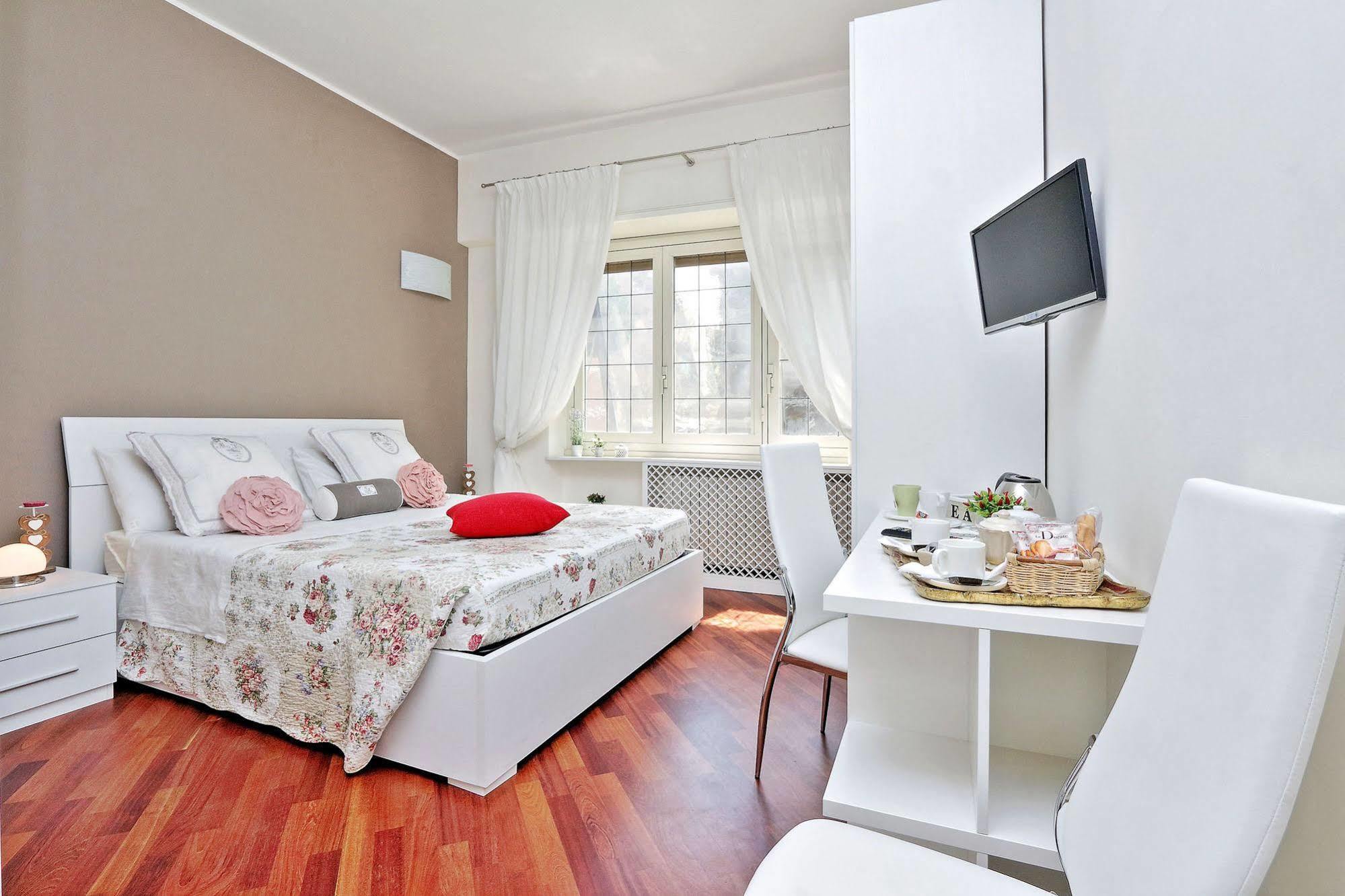 San Pietro Stazione 3* Roma