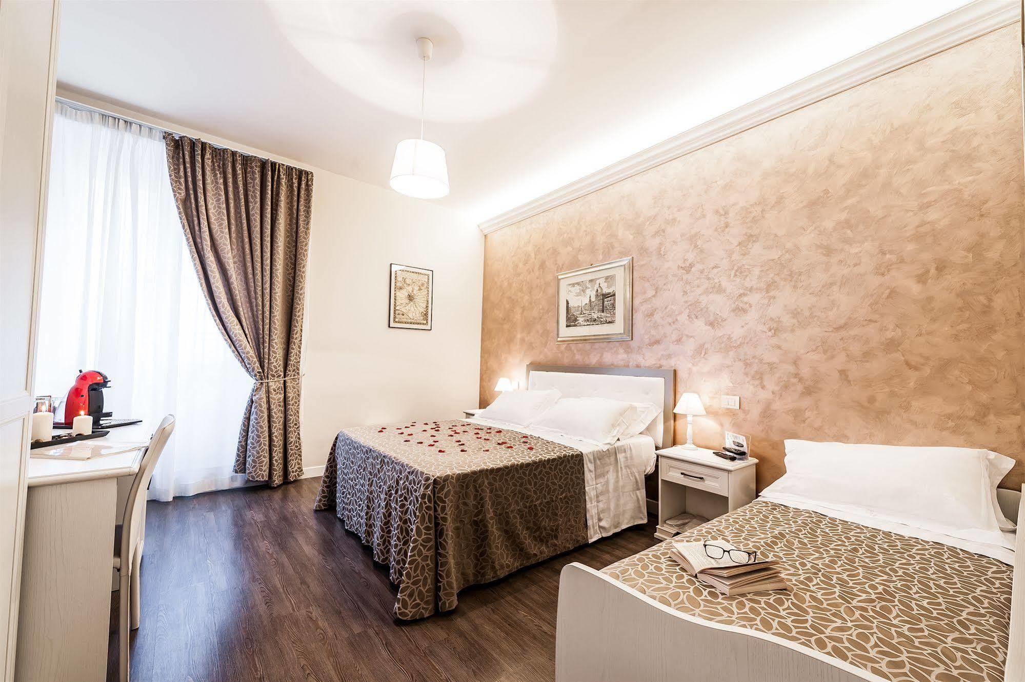 Relais De L'opera - Relais De L'opera Group 2*