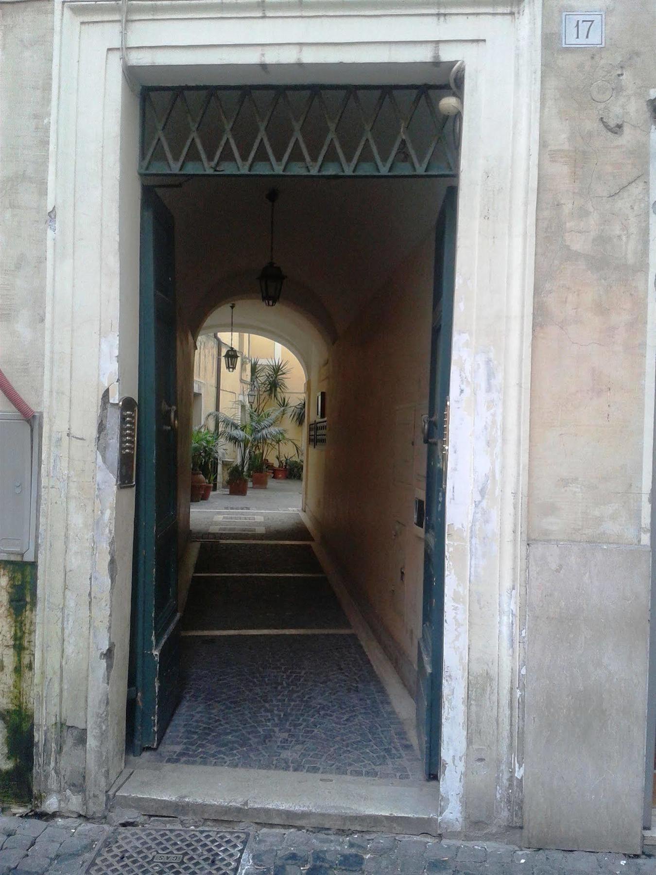 Floor Navona 2*