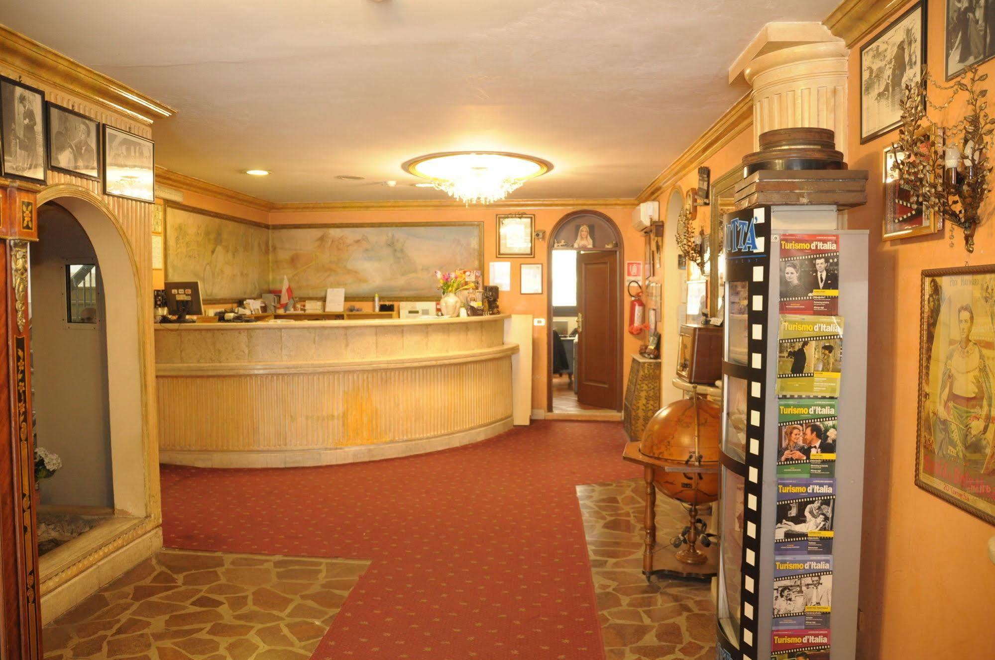 Cinecitta Hotel 3*
