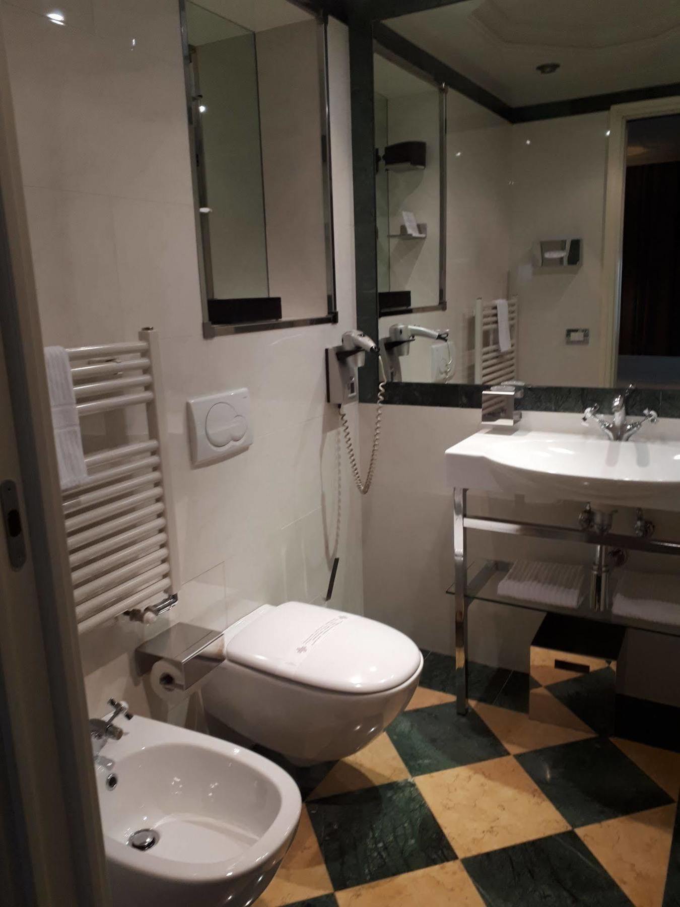Hotel Leon's Place In Rome
