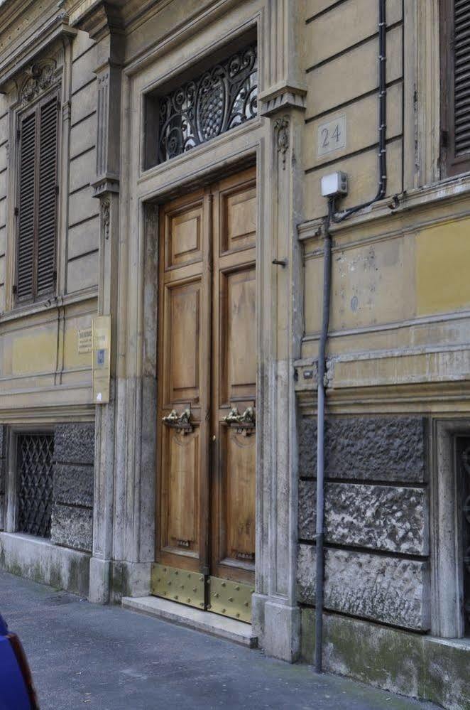 Place 24 & Wellness Guest house Rome