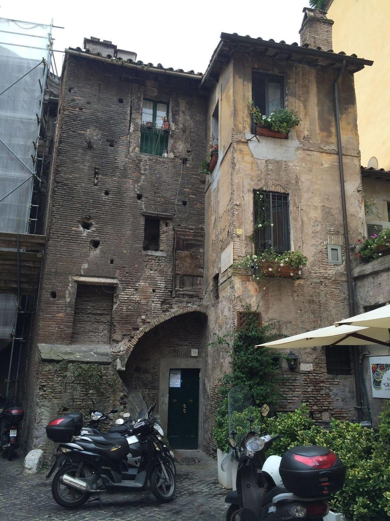 Damiani & Sister Guesthouse