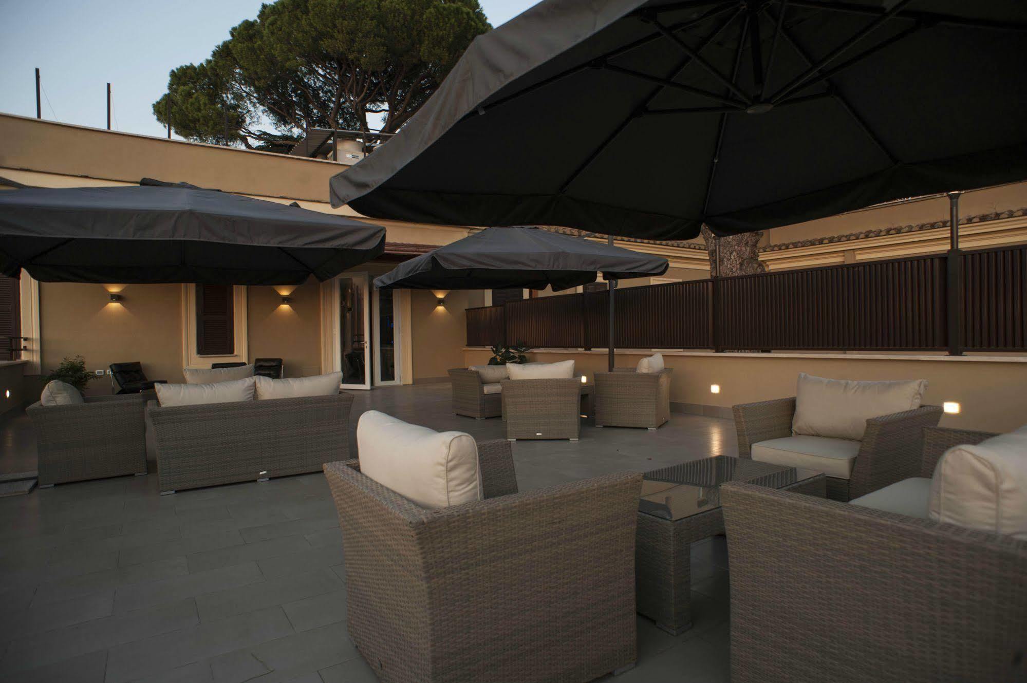 Angelina Hotel 3*